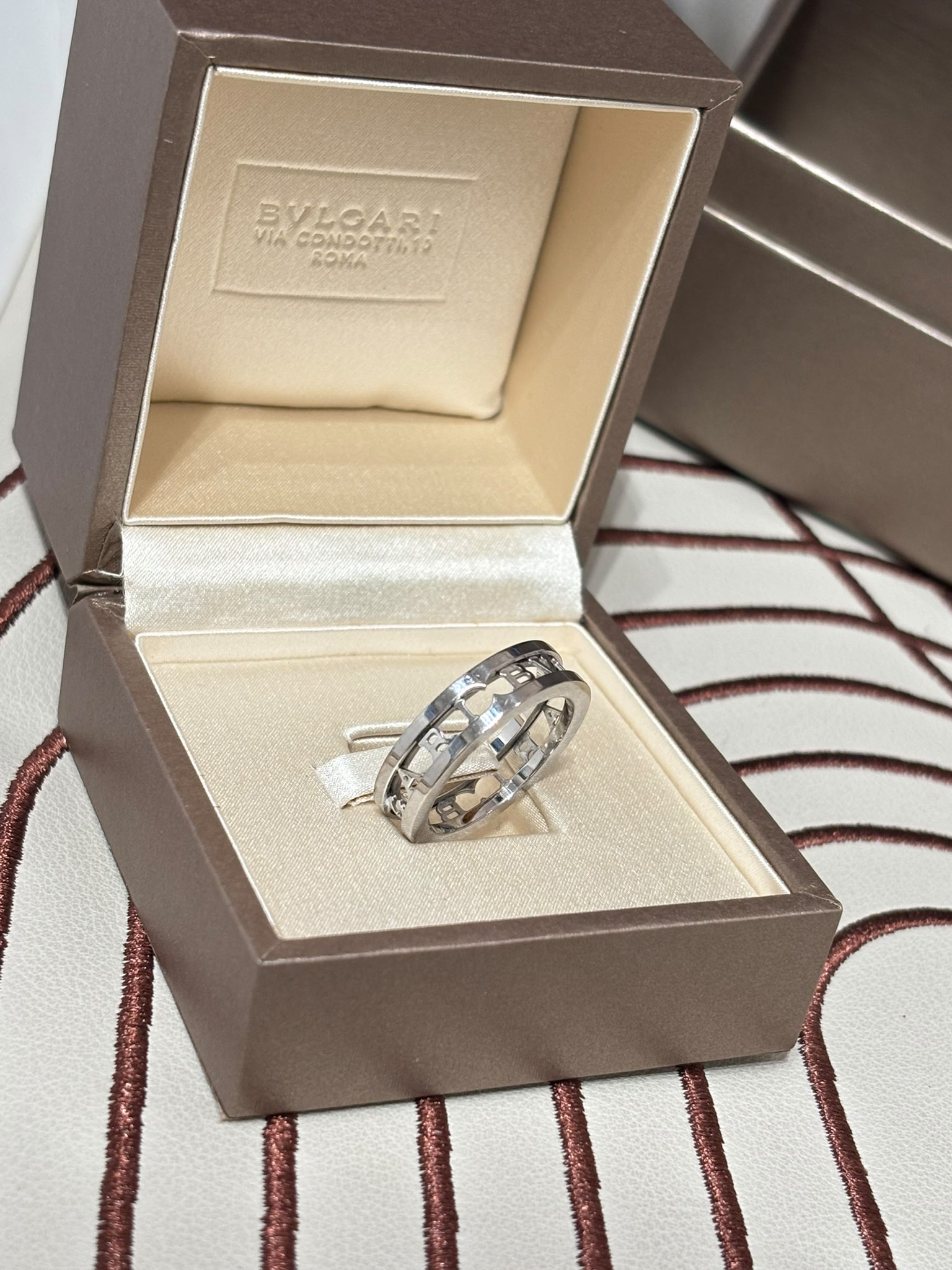Bvlgari B Zero Ring 750 18K Size: 58 100%Authentic,93%New ✅證書✅Box