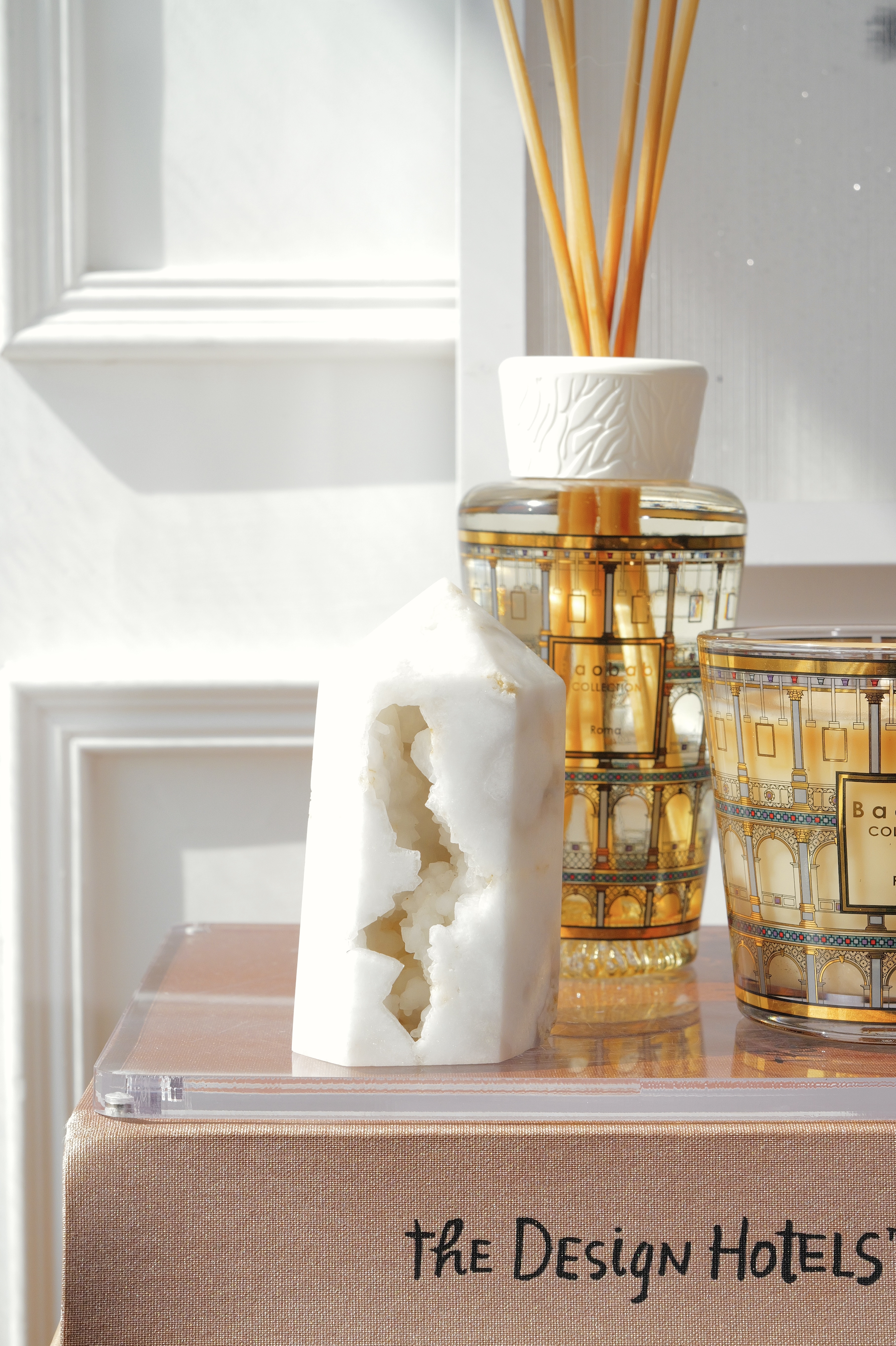  ༒10.6cm白晶洞晶牙六角柱༒   CQ.6002H2MGA79-RA1*63A