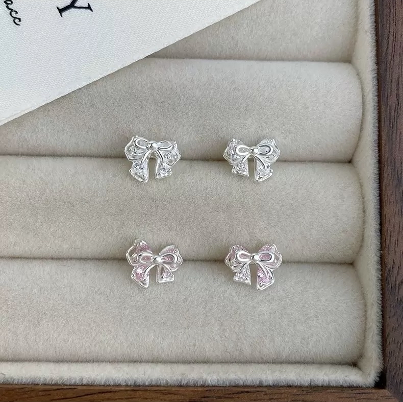 蝴蝶结耳钉