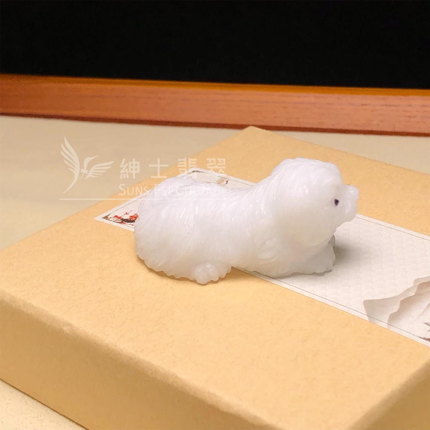白色翡翠狗玉件