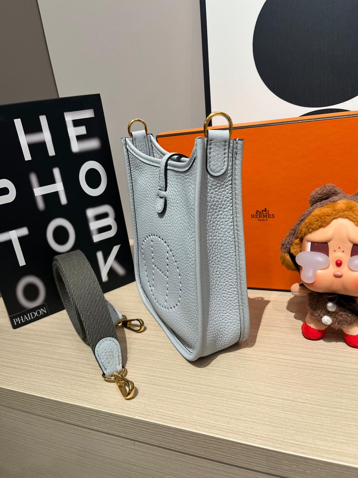 全新Hermes Mini Evelyne Stamp Y 聖杯籃 100%Authentic, 全新未使用品✅收據✅Dust bag✅Box
