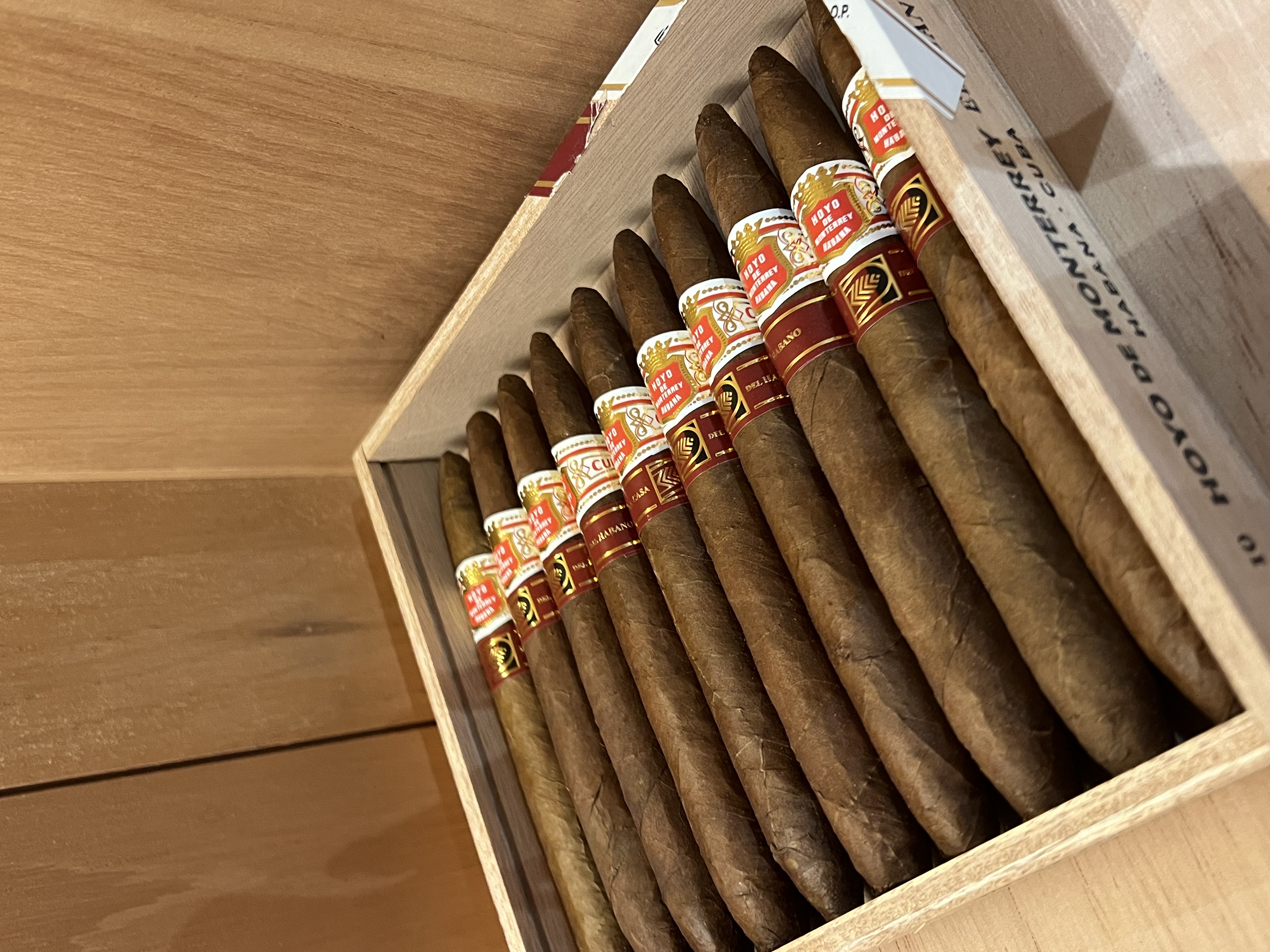 HOYO DE MONTERREY好友蒙特雷優雅LCDH （10支）