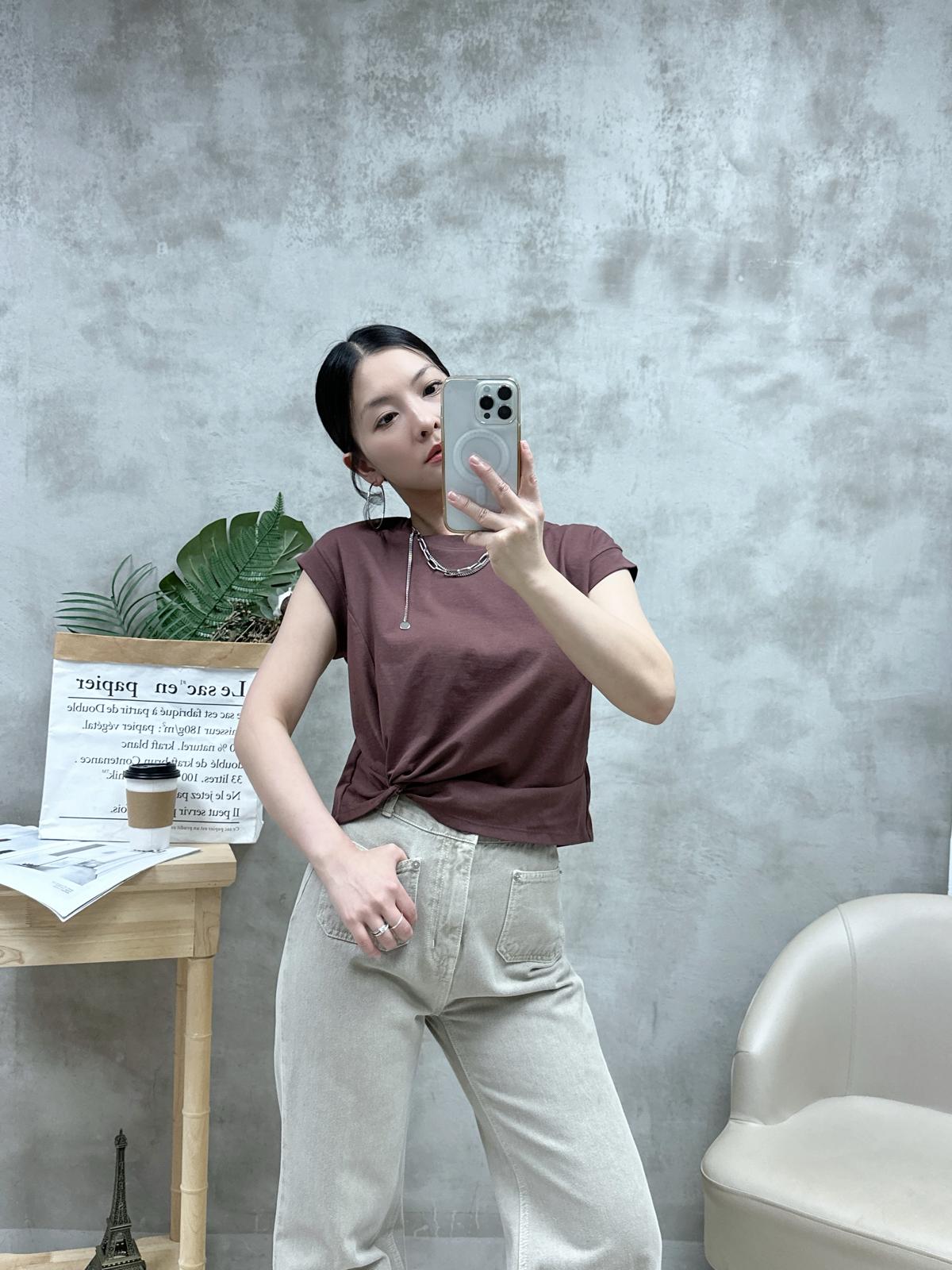 L13 凈色扭結短Top