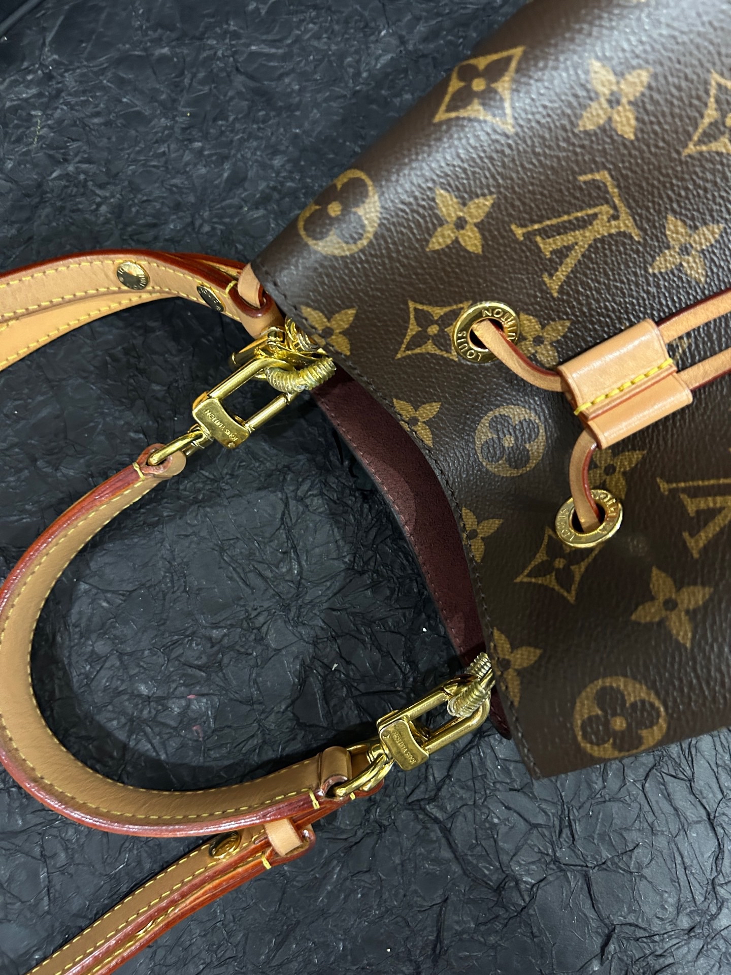 【預訂貨品】LV 老花neonoe bb金扣水桶包💳 芯片款