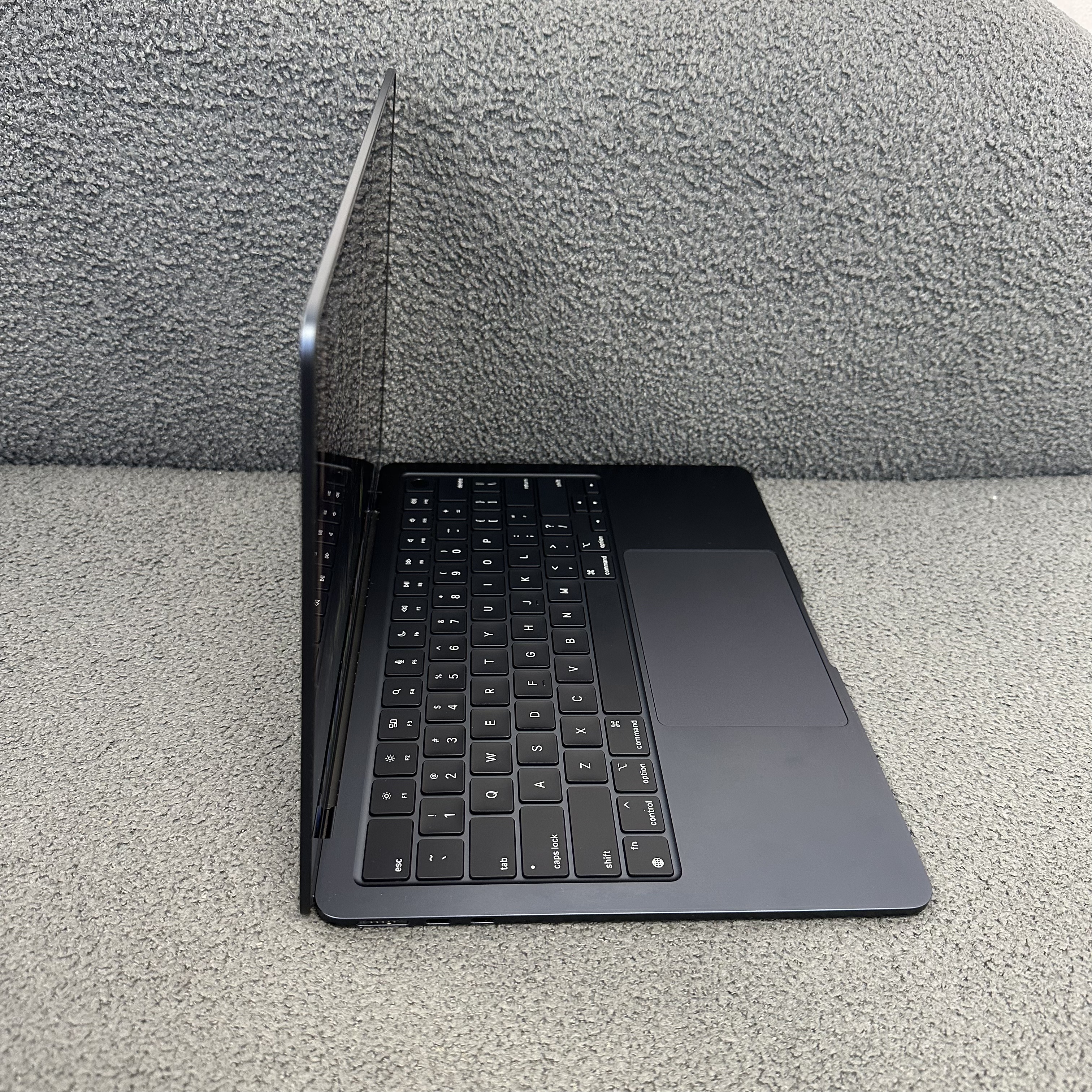 #5637  （超輕薄🔥MacBook M3 Air )APPLE  MacBook Air M3 2023 M3 CPU/8GB Ram/256GB SSD/8核心GPU/Liquid Retina Mon/13.6吋/藍色/ Gaming Laptop / Notebook/ PC / Laptop / MacbookAir / MacBook Pro / MacBookPro