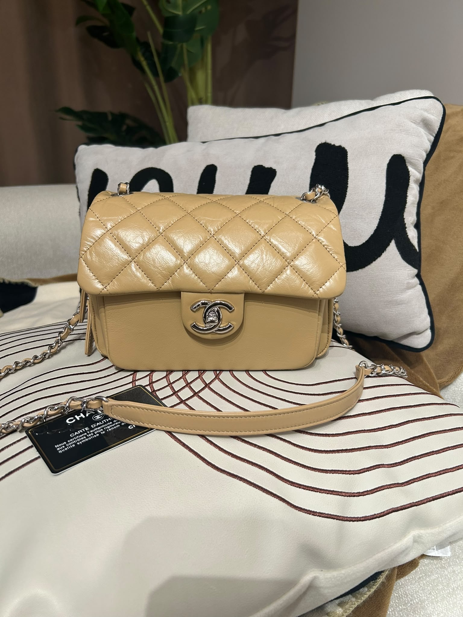 Chanel flap bag Shoulder Bag beige calfskin chain bag 100%Authentic,98%new ✅29card ✅box