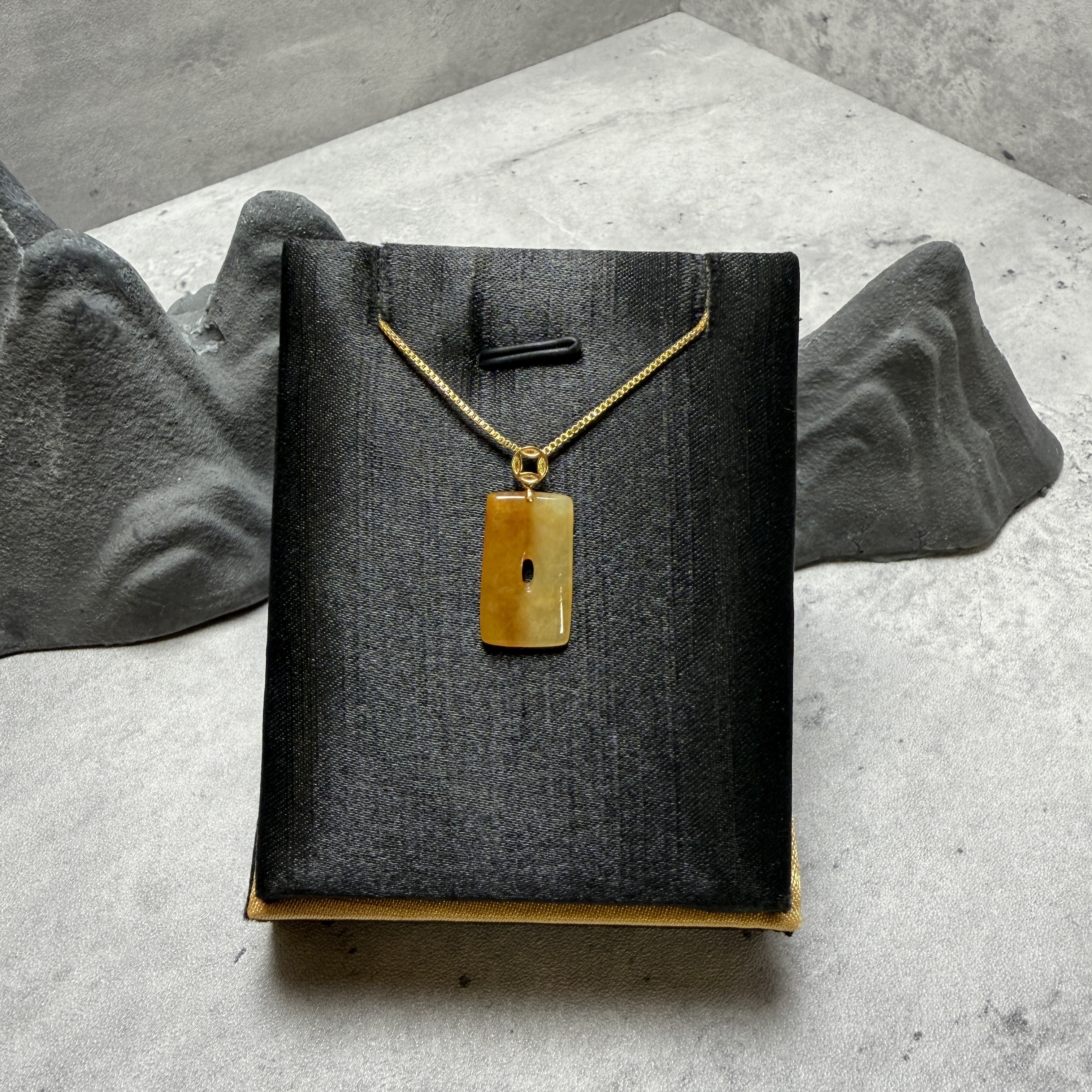 天然黃翡招財無事牌18K