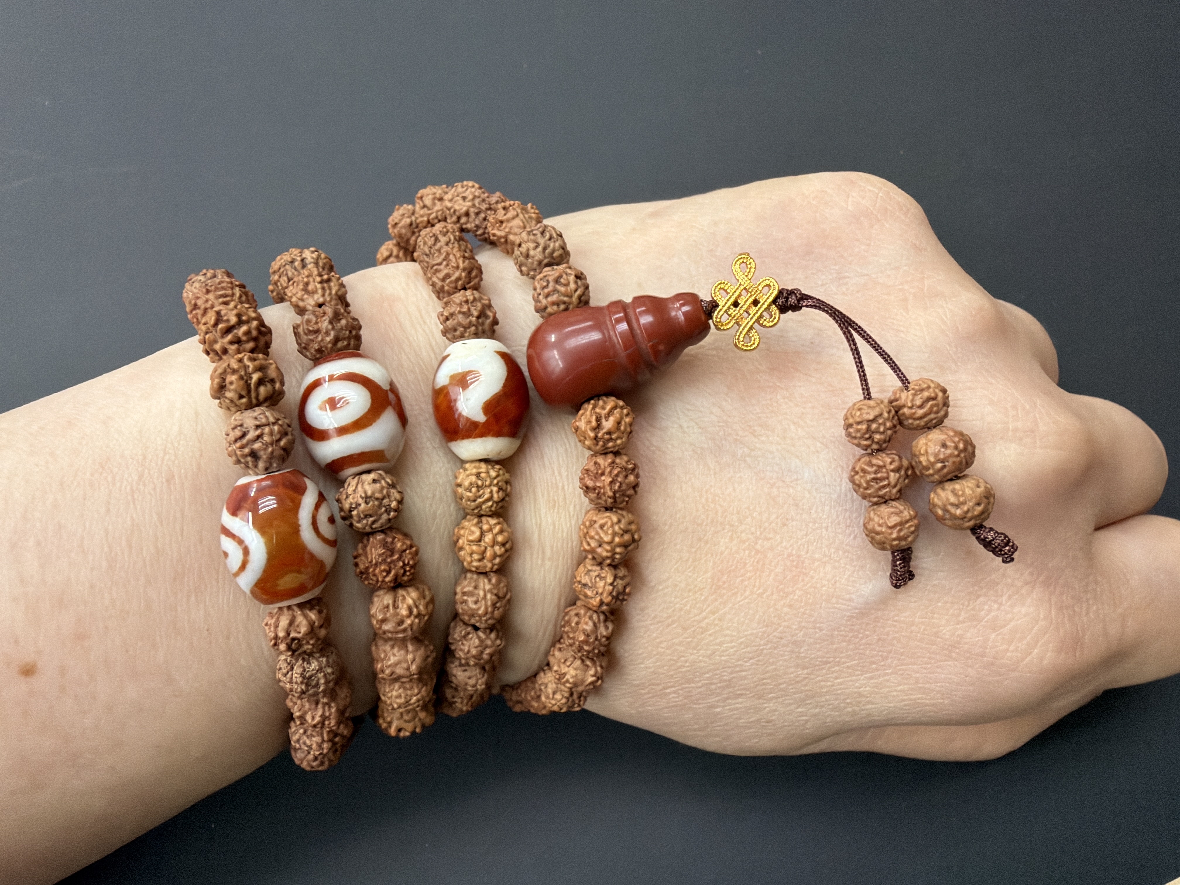 6mm 108粒尼泊爾金剛子念珠 配：壇城三眼、三眼、度母。如意