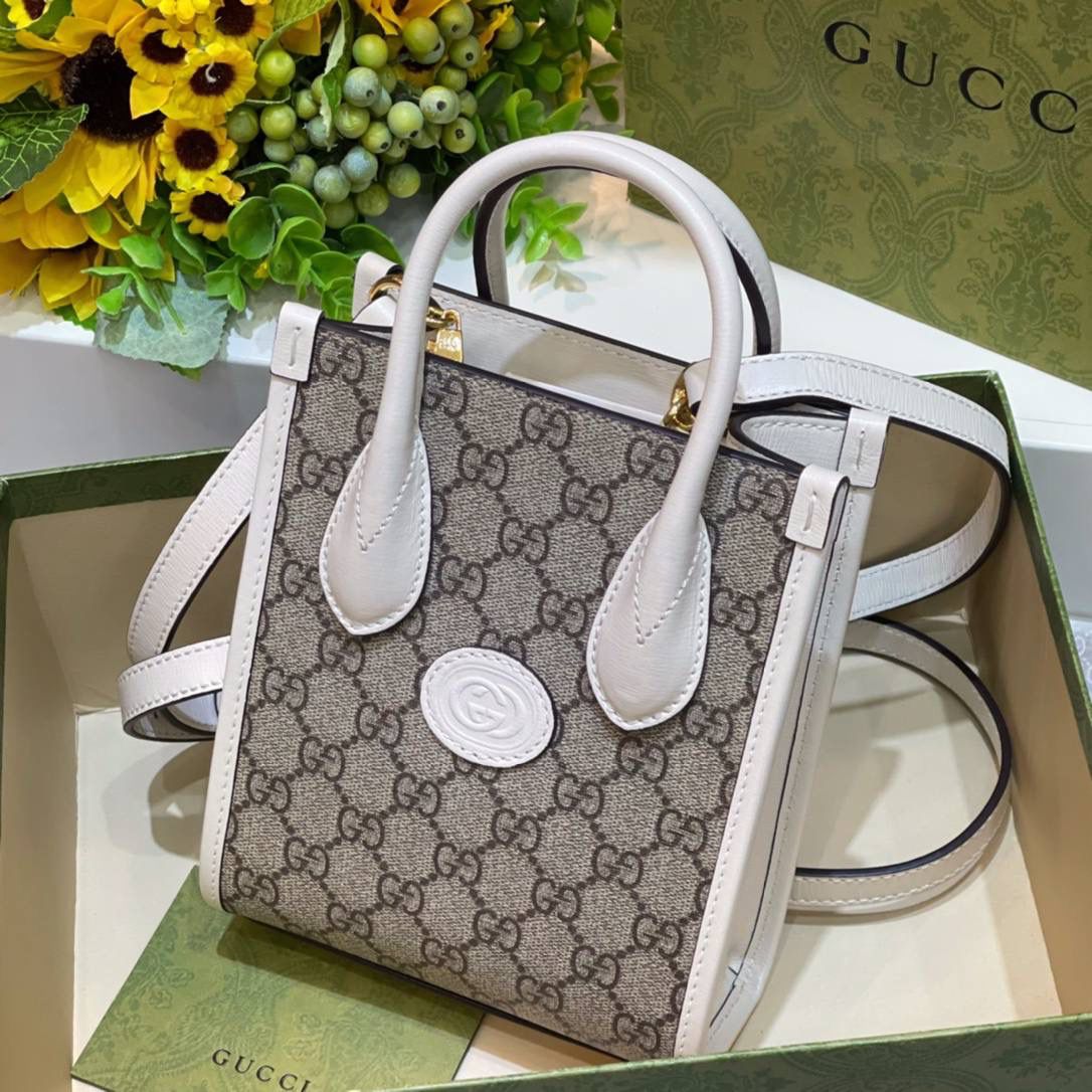 ✈️✈️✈️#🔥Retre 迷你 𝐓𝐨𝐭𝐞 # ▫️型号：671623 ▫️尺寸：16*20*7cm [烟花]全网火爆的迷你小托特，琴谱的基础包型完全不踩雷，直接盘肥家[666] 原厂牛皮➕Pvc老花 保留经典双G椭圆行标牌，内部卡座隔层、手链斜挎随意切换，𝐛𝐢眼入！