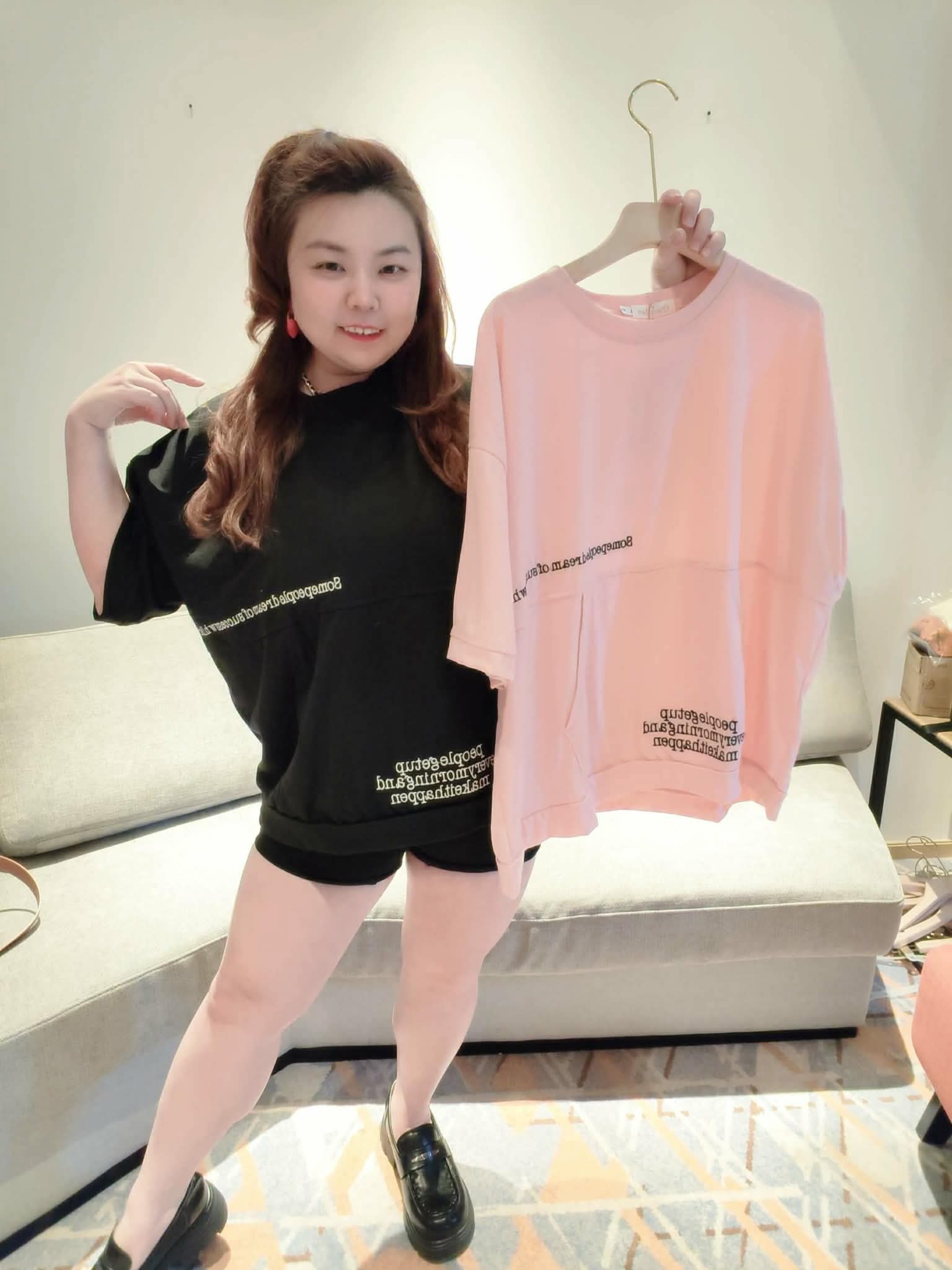 YPA08 975 中袖刺绣字母口袋上衣