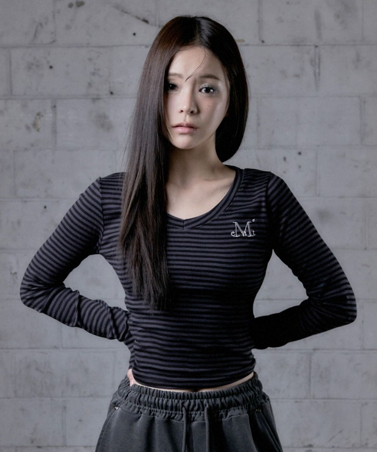 🇰🇷訂購｜MUCENT｜Emma V-Neck Striped Long Sleeve T-Shirt 2色 