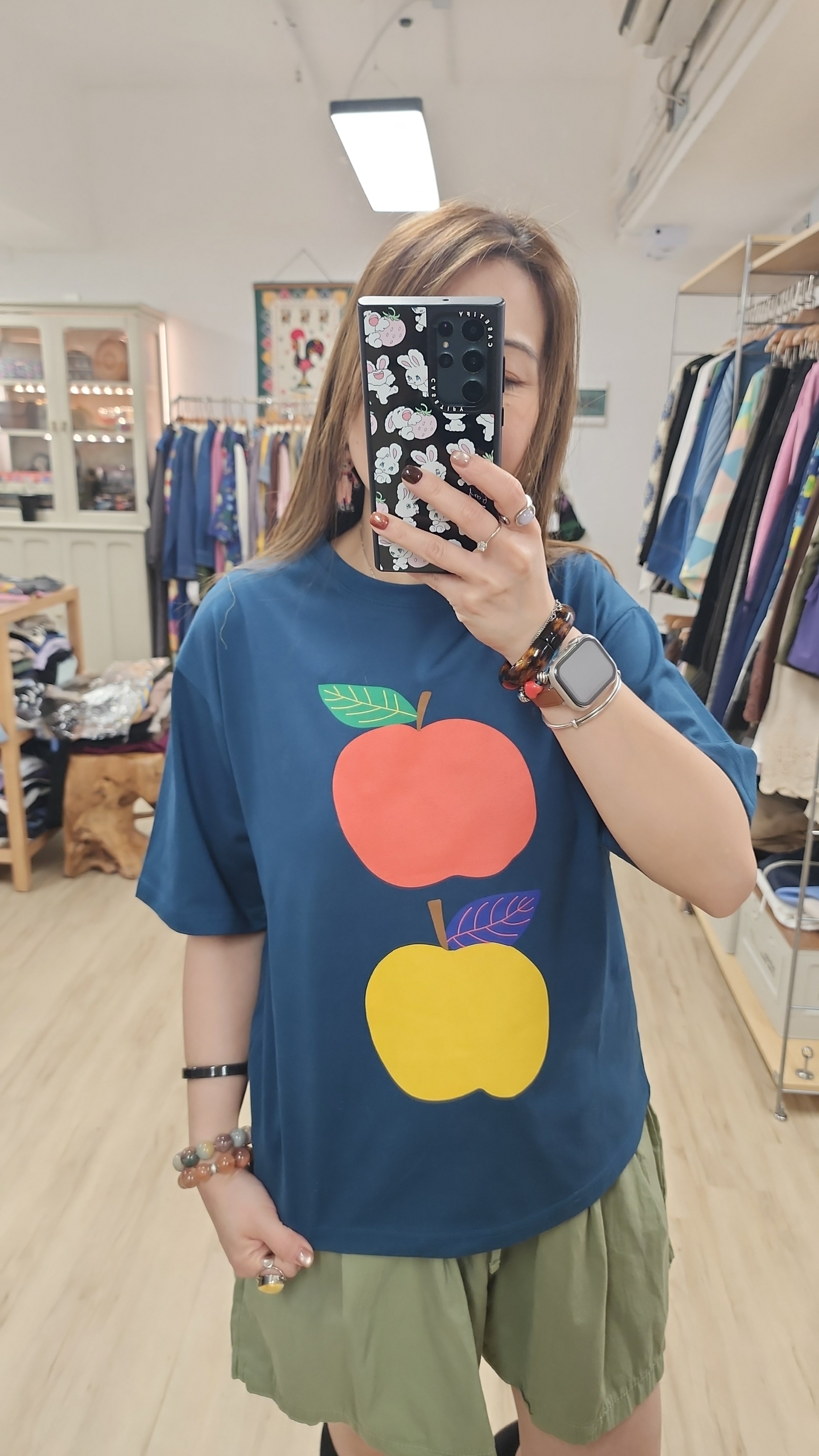 韓國藍拼紅黃蘋果印圖Tee