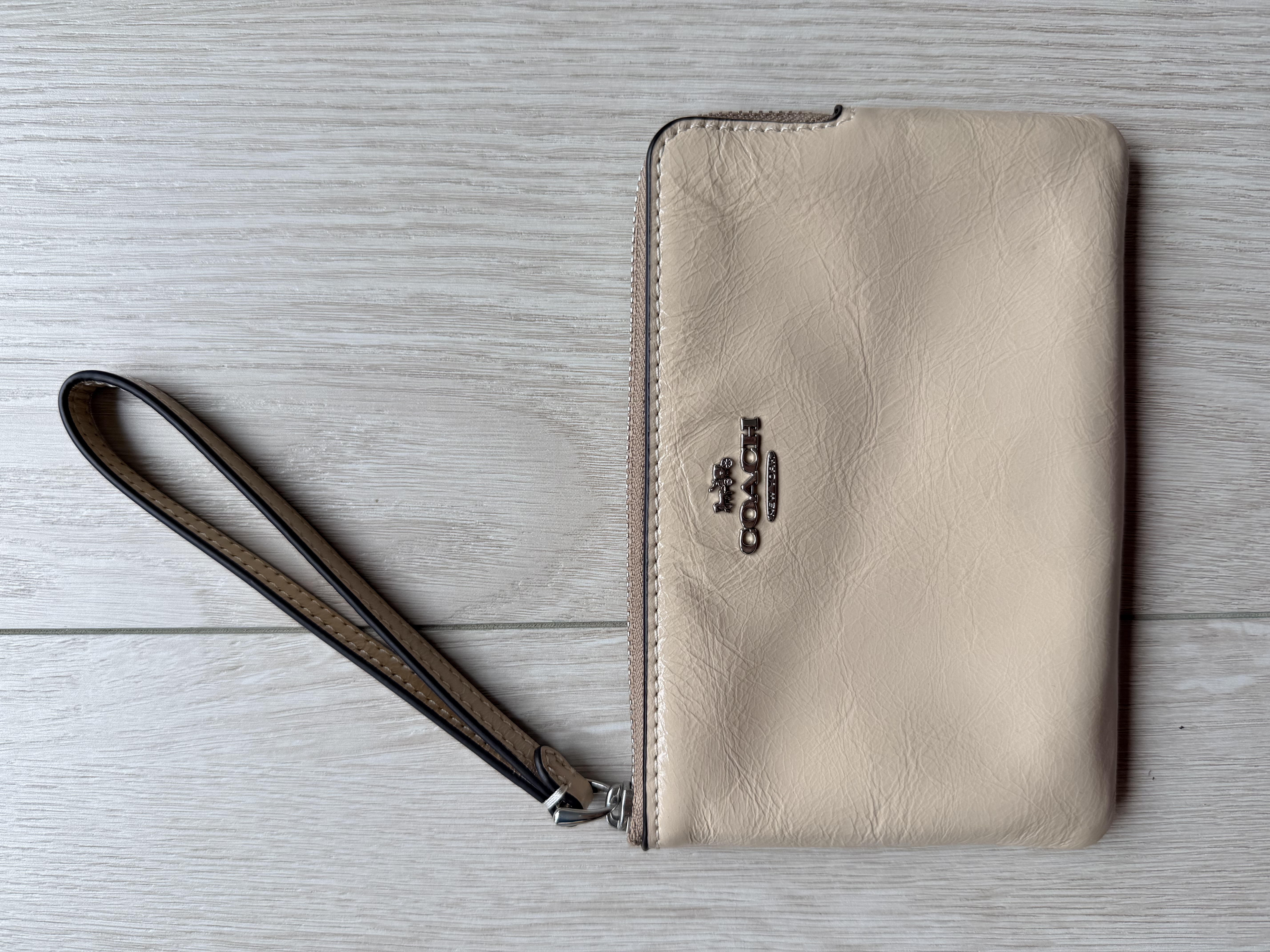 Coach Corner Zip Wristlet 單層拉鍊手拎袋仔
