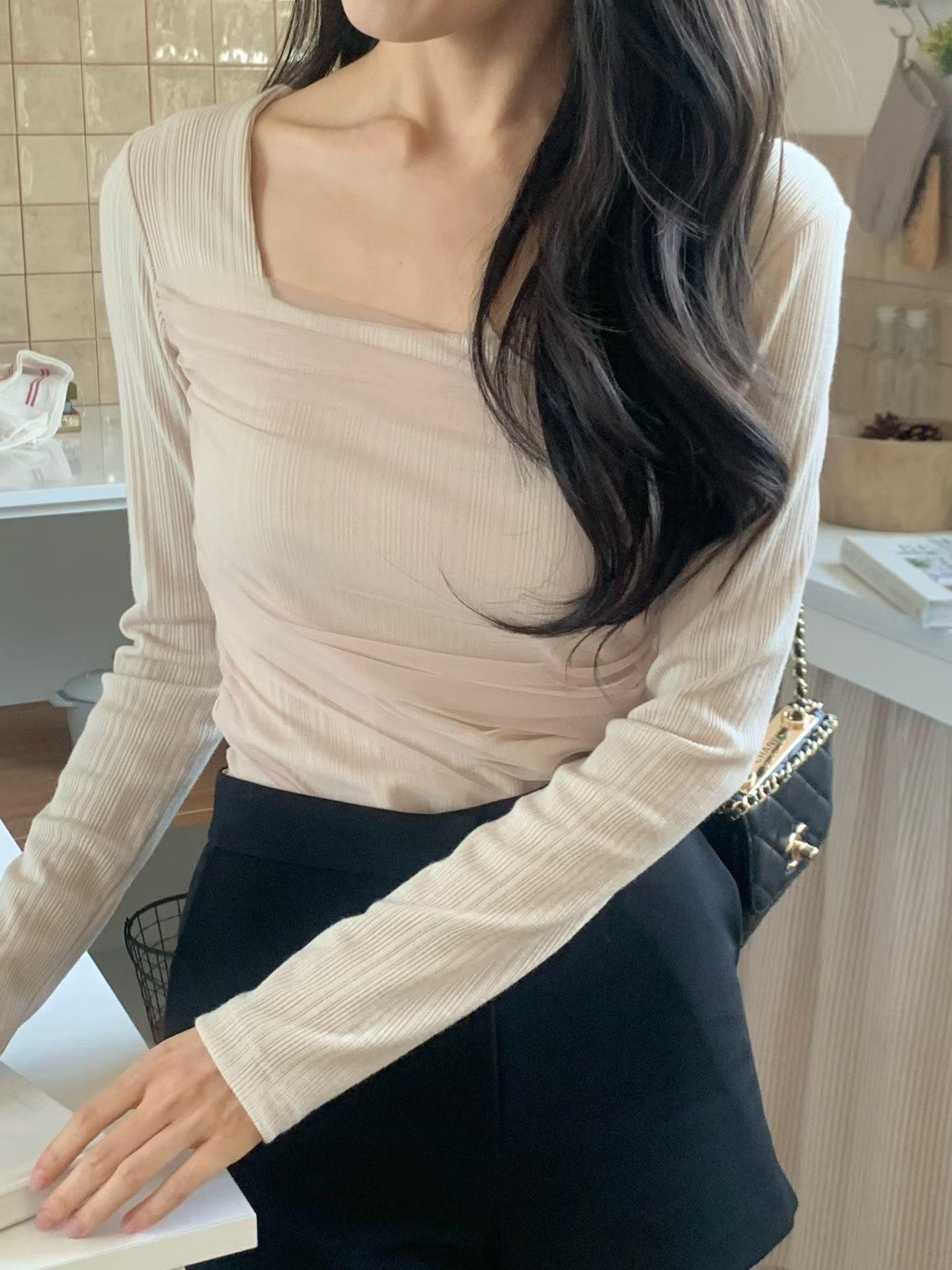 $189Free size 方形領口設計❤️偷偷幫你拉長頸線😀露少少鎖骨刻意性感😁😁~方形領口設計❤️偷偷幫你拉長頸線😀露少少鎖骨刻意性感😁😁~WhatsApp 62353222