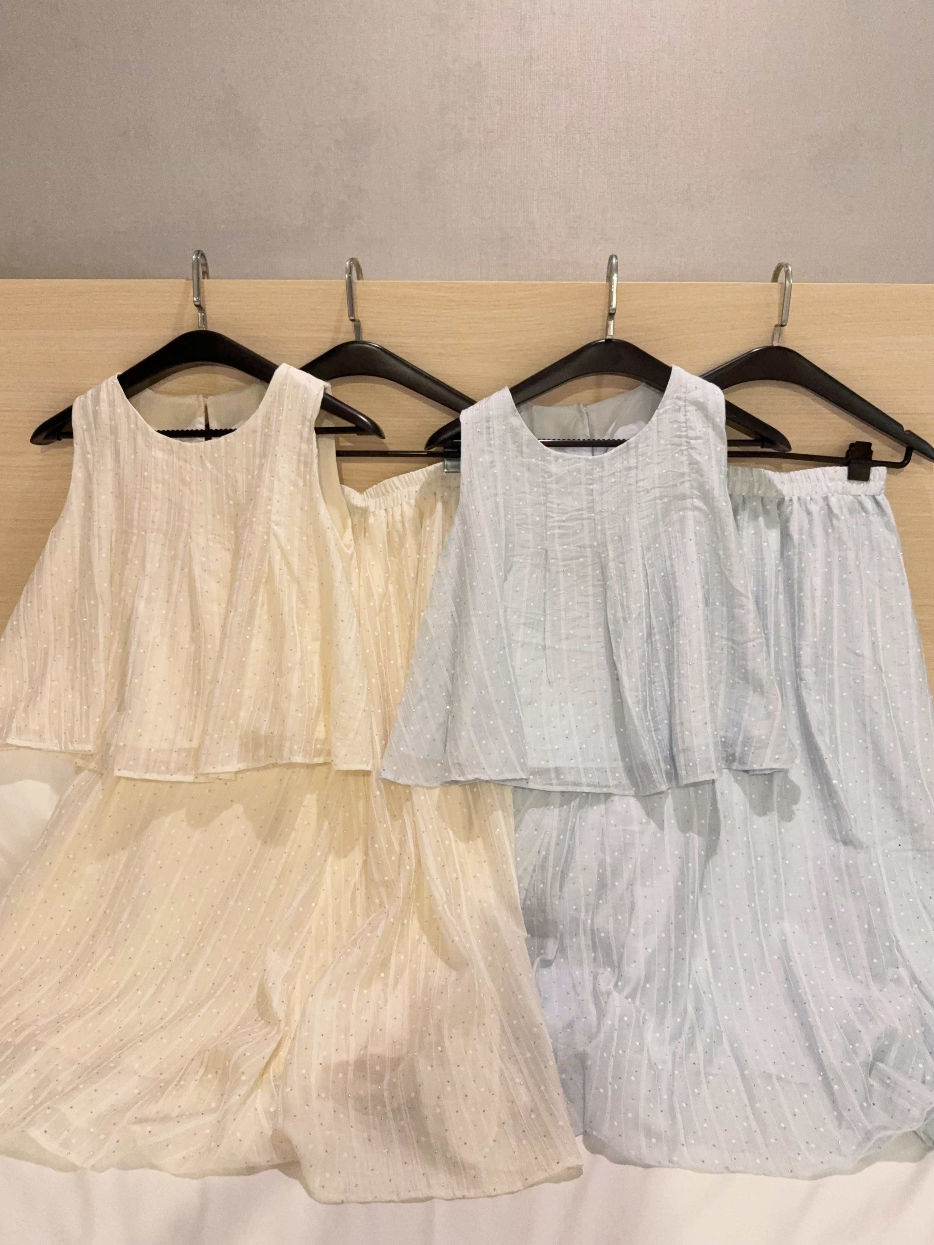 气质温柔风烫钻背心上衣+半身长裙两件套 R2979