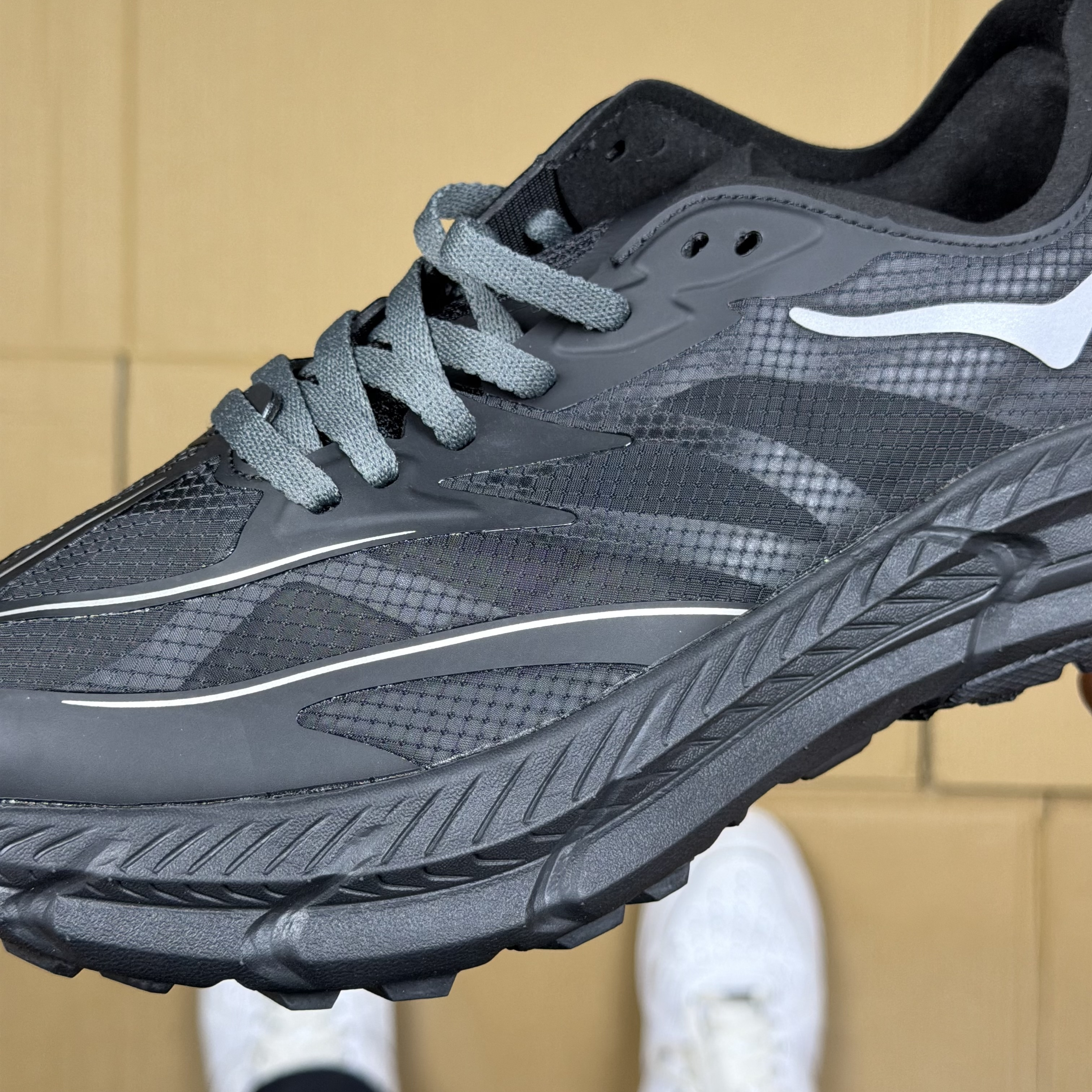 HOKA Restore TC