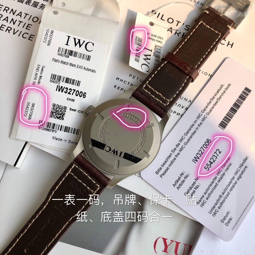 硬货首发，市场独家！IW327006！表壳表带均是钛金属打造，超轻耐磨不沾指纹，非凡工艺，让小厂知难而退！万国飞行员马克十八传承腕表，采用原装瑞士ETA王牌机芯w-300,40mm表径，全数字刻度超强夜光，双面防反光凸状蓝宝石玻璃表镜。独家渠道进口意大利SANTONI牛皮，一条牛皮成本相当于市场一般牛皮的几倍，在很多细节的把控上都已达到行业顶级，且多项可为标杆，整表细节一丝不苟。 原装价格3W余，一般人均可轻松驾驭，此款万国飞行员腕表视为万国经典款型，任何场景着装均适合佩戴，可谓百搭神器。全套包装出货