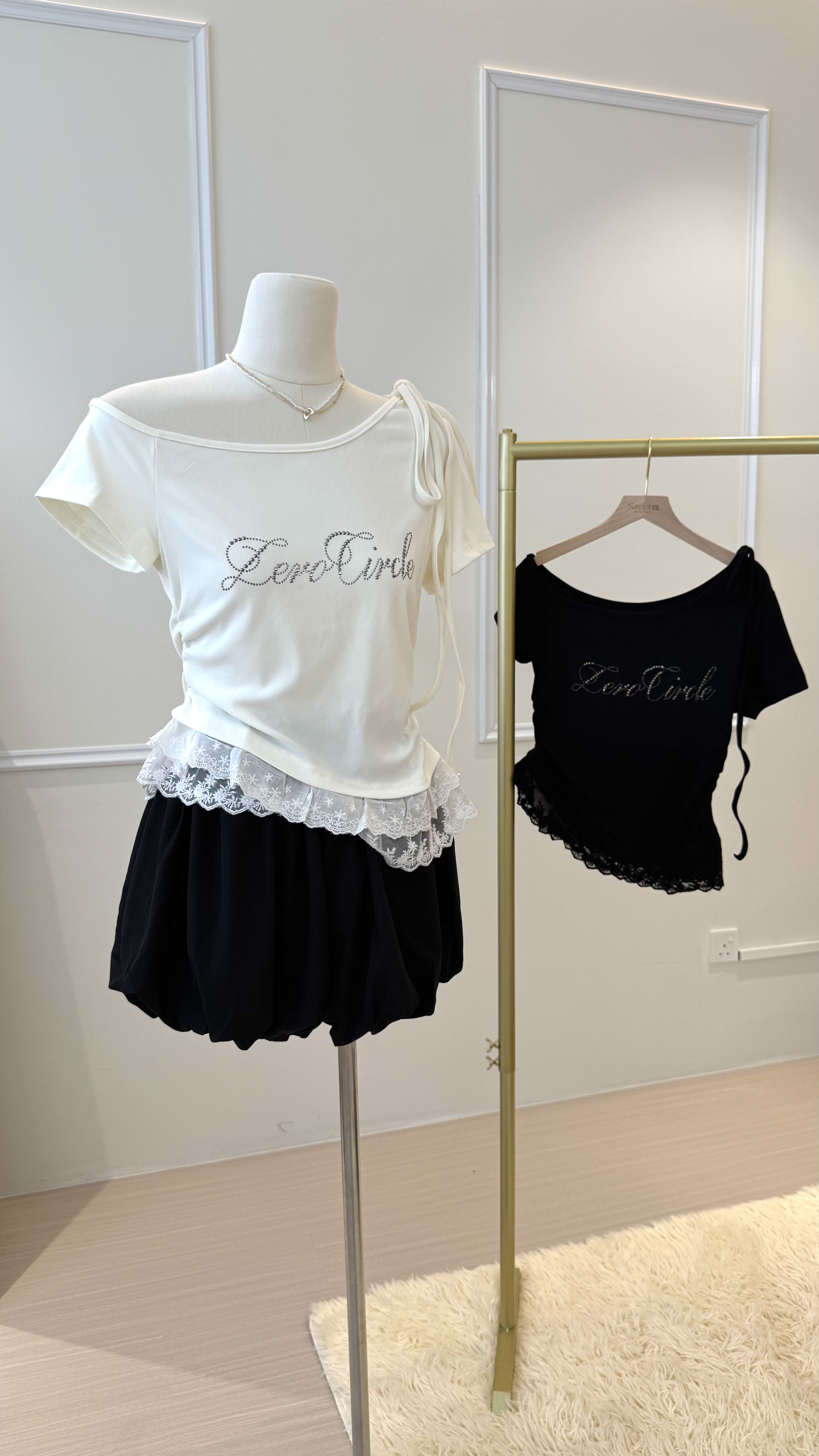 小众个性露肩蕾丝拼接 ｜CN01238516