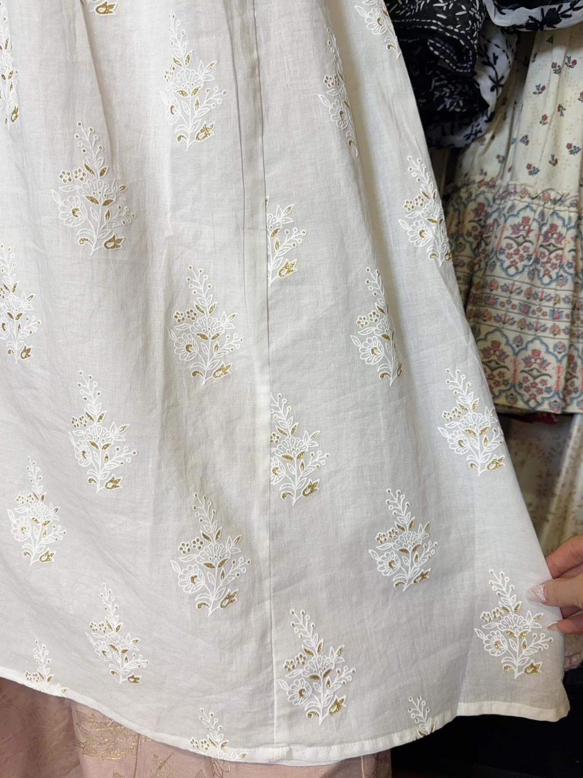 1621 Pure White Emb. with Golden Stamping OP 46"