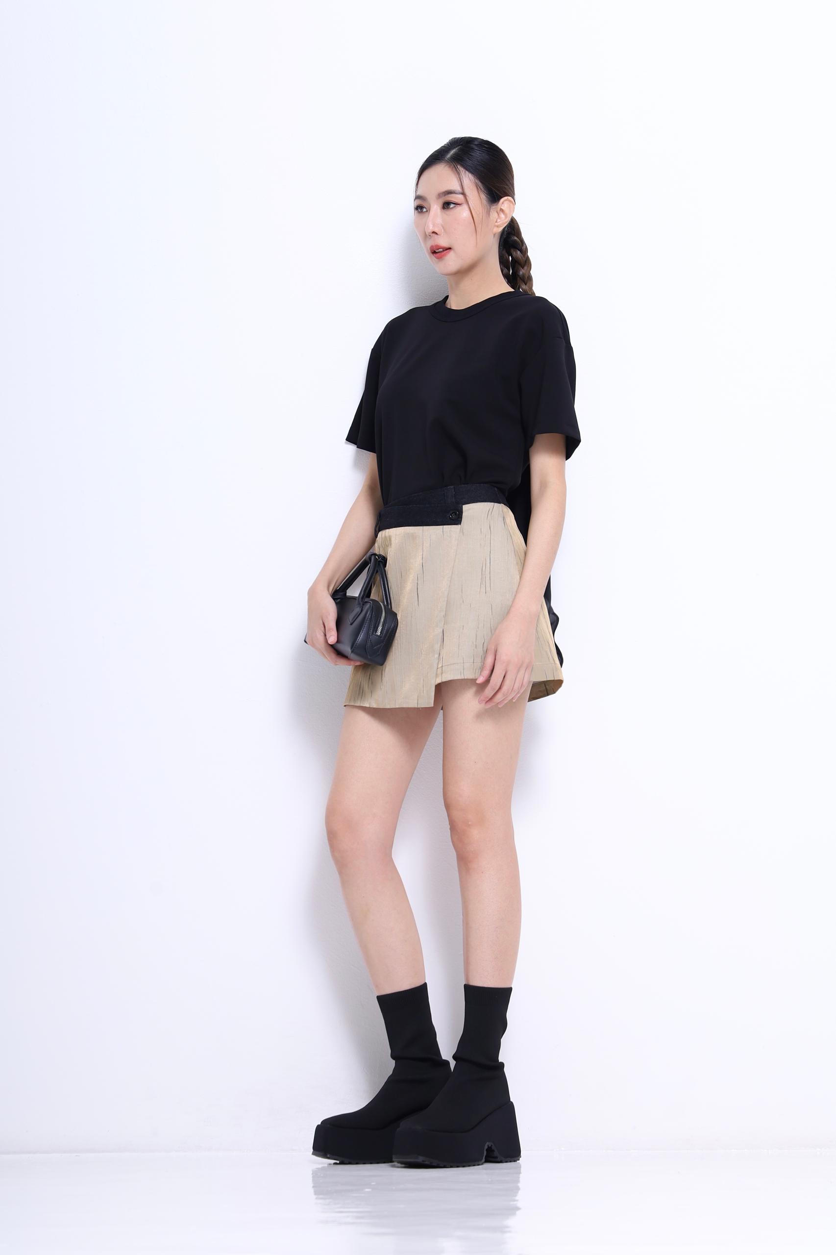 舒适百搭上衣 背部有彩带设计 2636