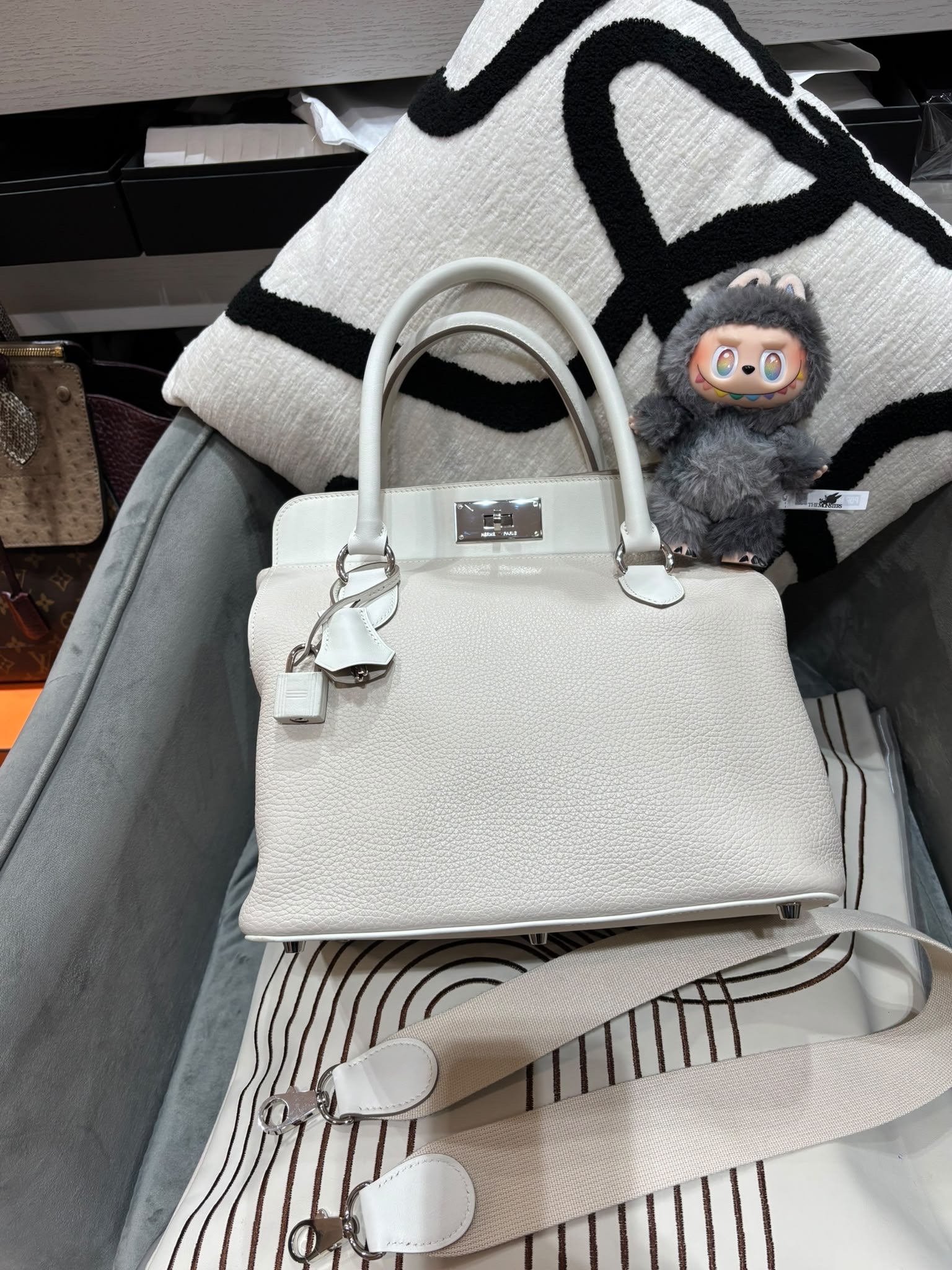 Hermes Toolbox 26 Stamp T 奶昔白 100%Authentic, 98%New ✅Key Lock ✅Strap ✅Dust bag