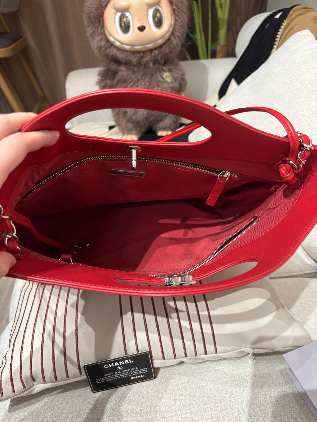 Chanel 31 hobo Calfskin 2 way bag 100%Authentic ,95%new  ✅card✅dust bag 