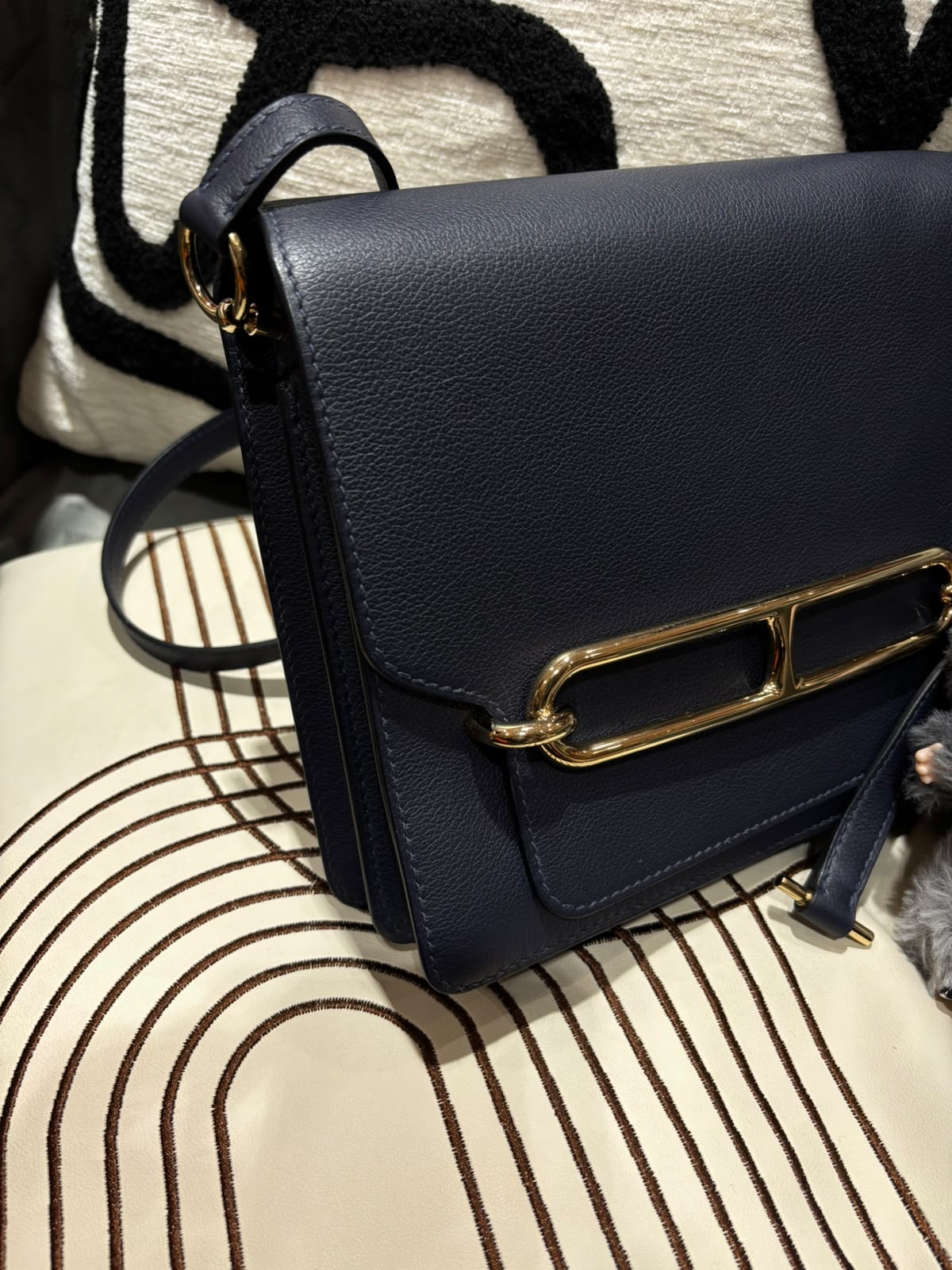 Hermes ROULIS 23,STAMP Y  海軍藍色 100%Authentic, 98%new  ✅dust bag ✅box