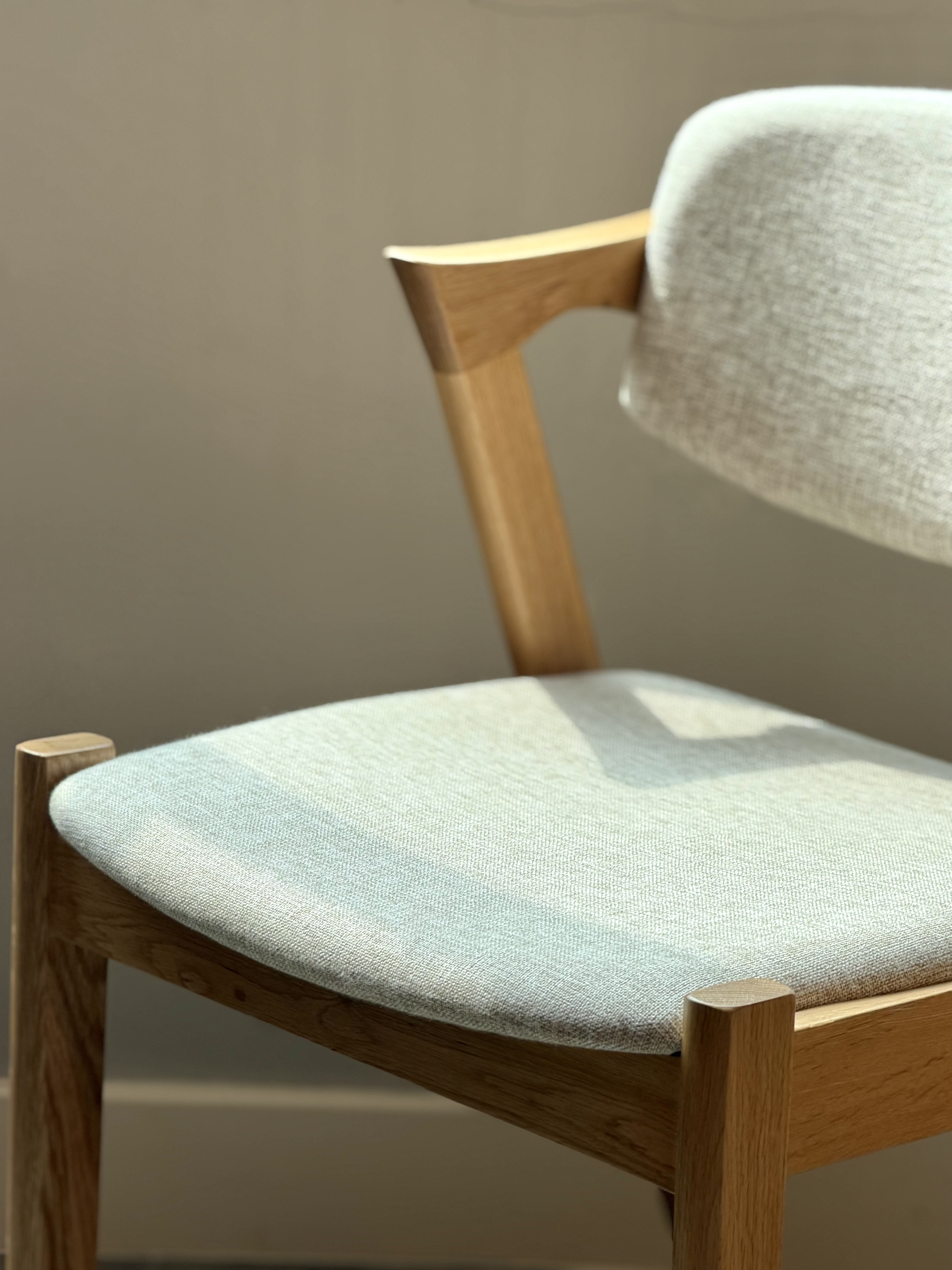 Z Arm Chair