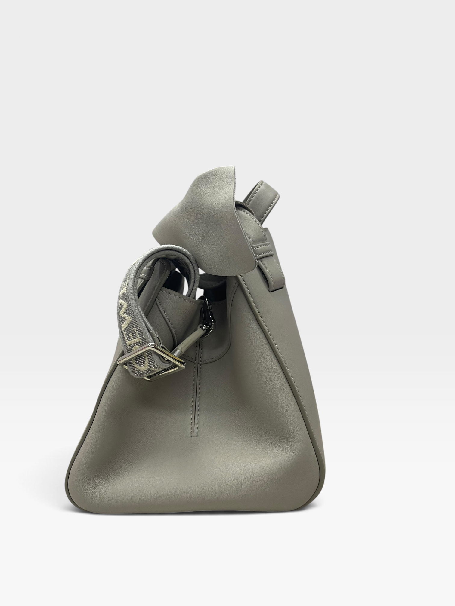 Pre-Owned LOEWE Hammock Nugget / Product Code: 093002