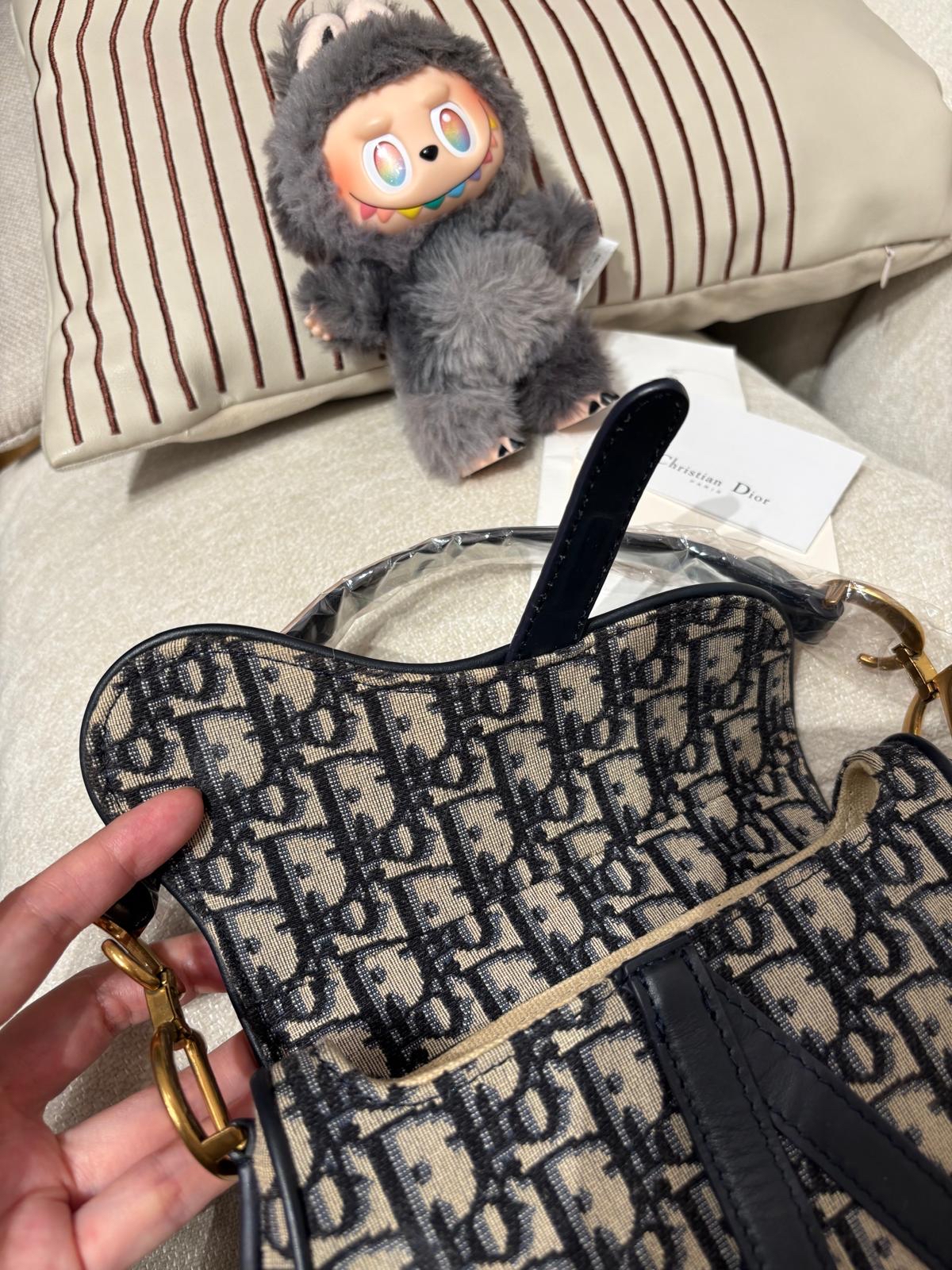 Dior saddle mini Shoulder bag 100%Authentic,95%new ✅收據✅ certificate ✅dust bag