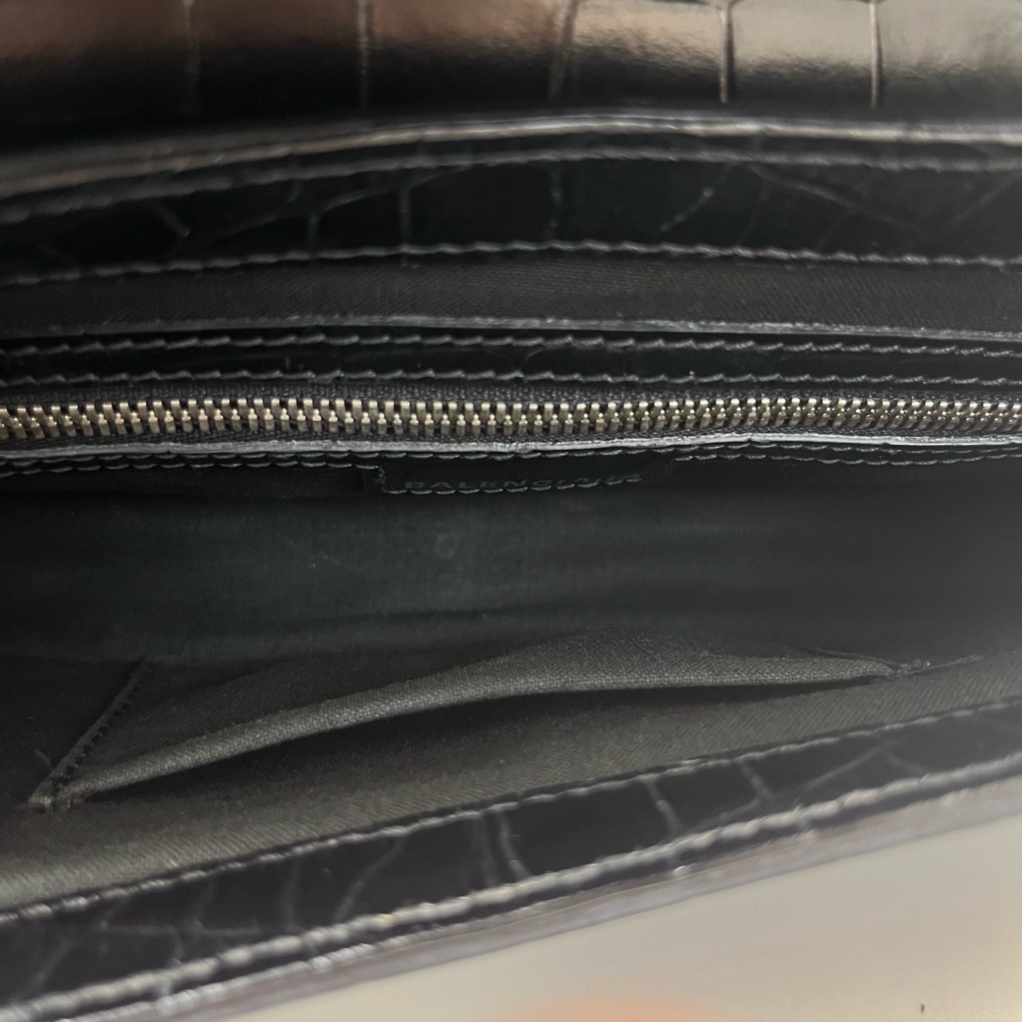 【預訂貨品】巴黎世家黑銀鰐魚壓紋腋下包