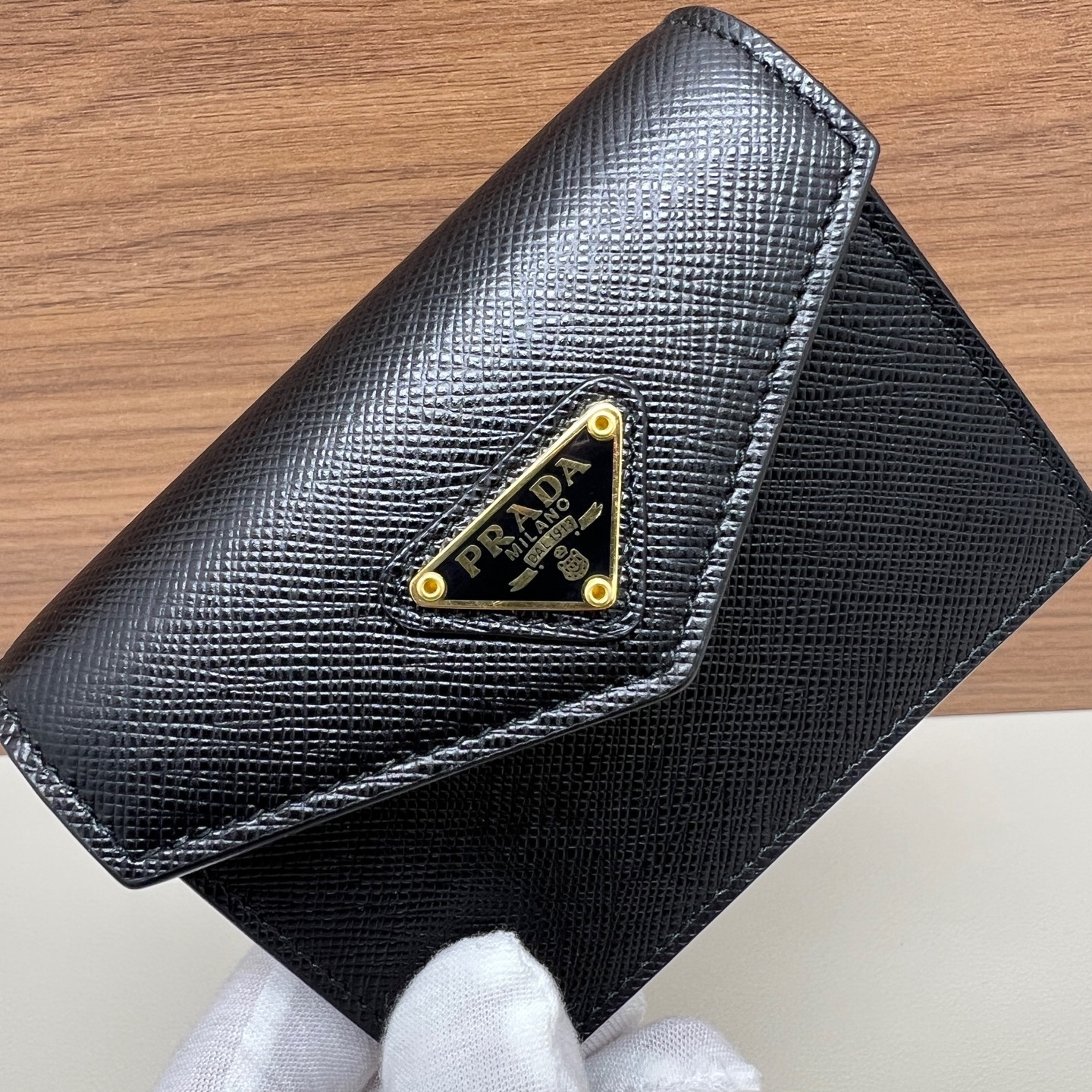 【預訂貨品】Prada 十字紋牛皮卡包