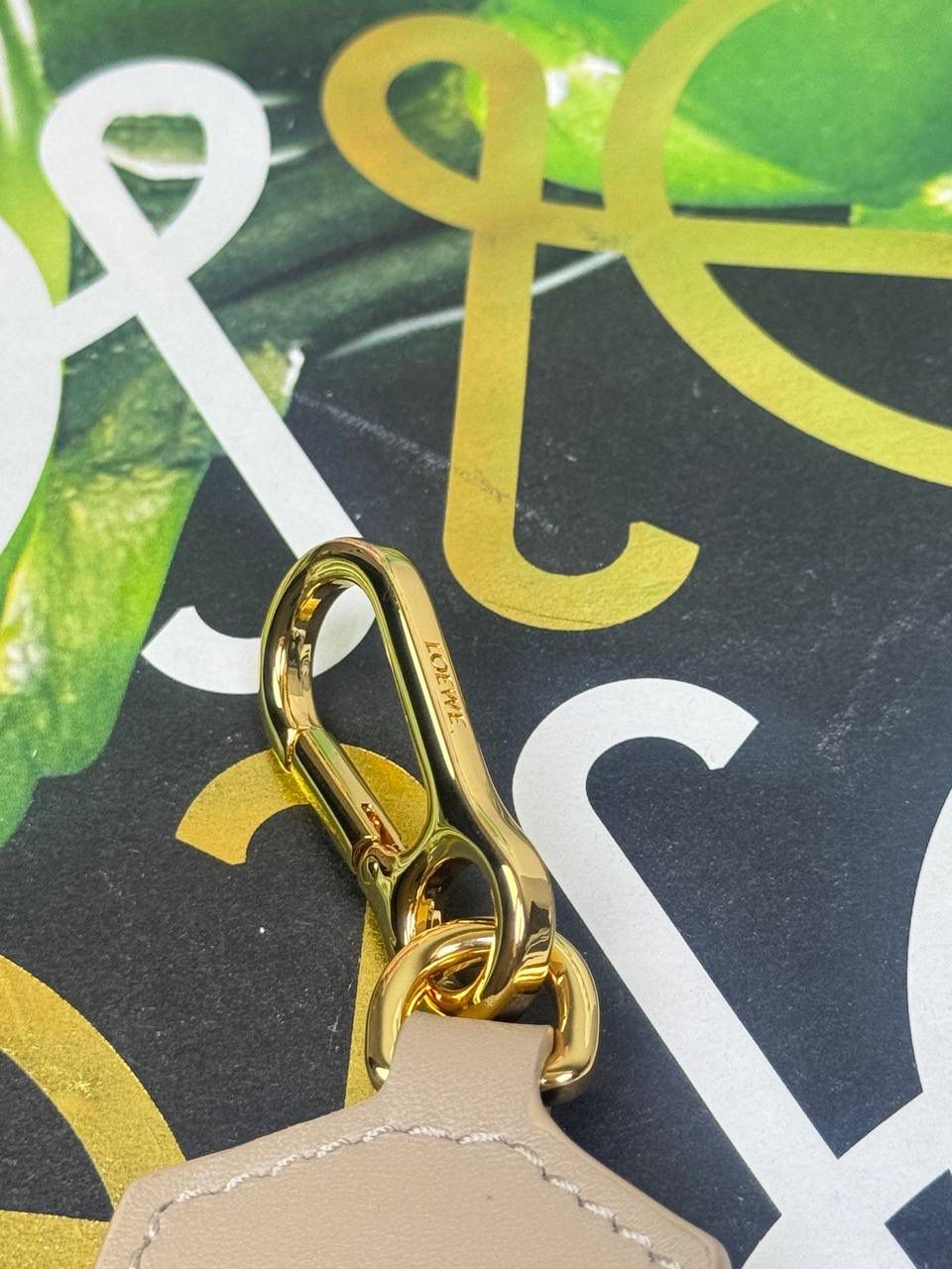 𝐀𝐧𝐚𝐠𝐫𝐚𝐦 刺绣肩带「沙色」 👈 全新升级上线♻️ 尺寸:𝟗𝟗-𝟒𝐜𝐦（长度可调节） 编码：182323