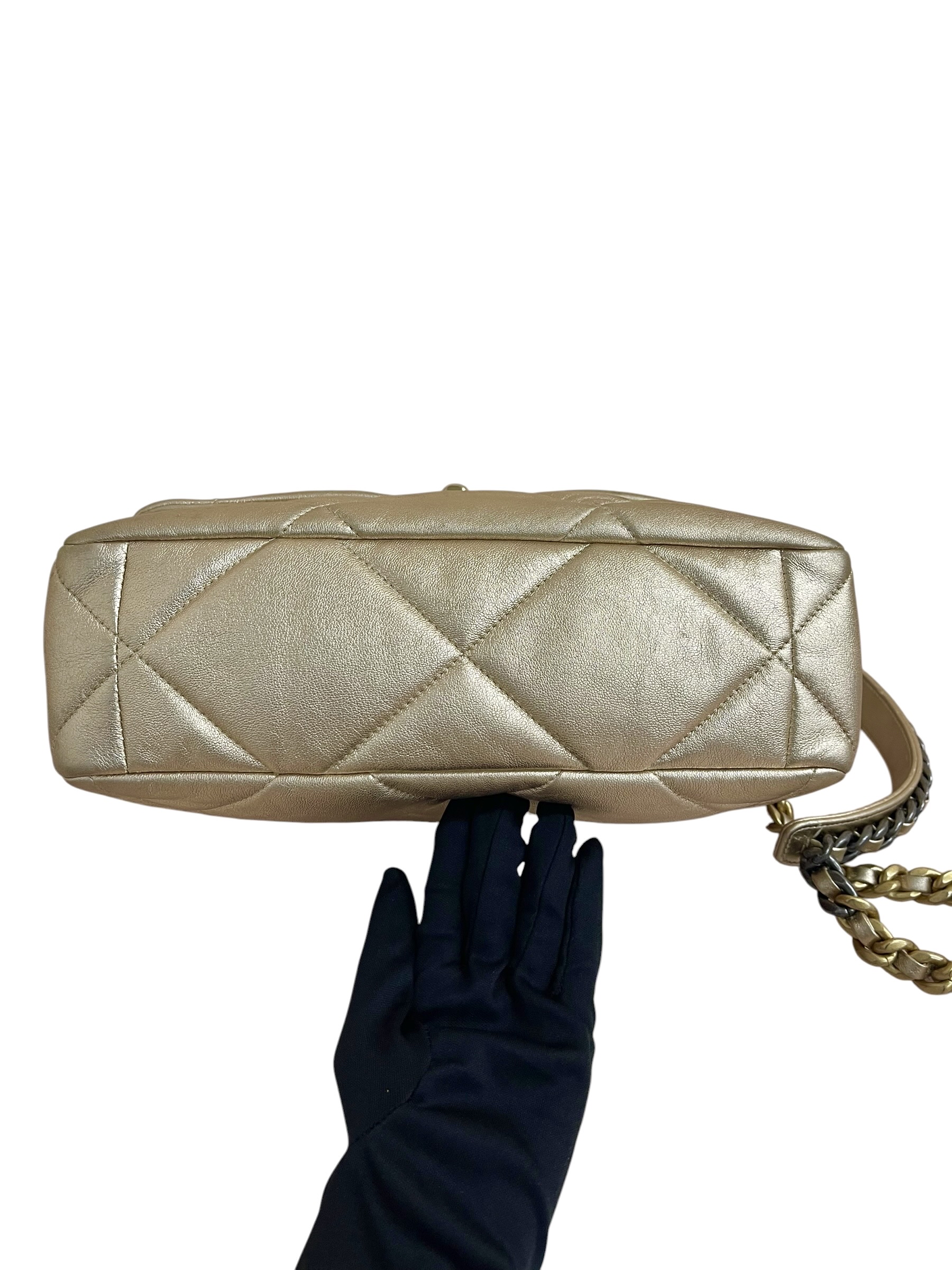 Pre-owned Chanel 19 Flap Bag / Product Code: 062203