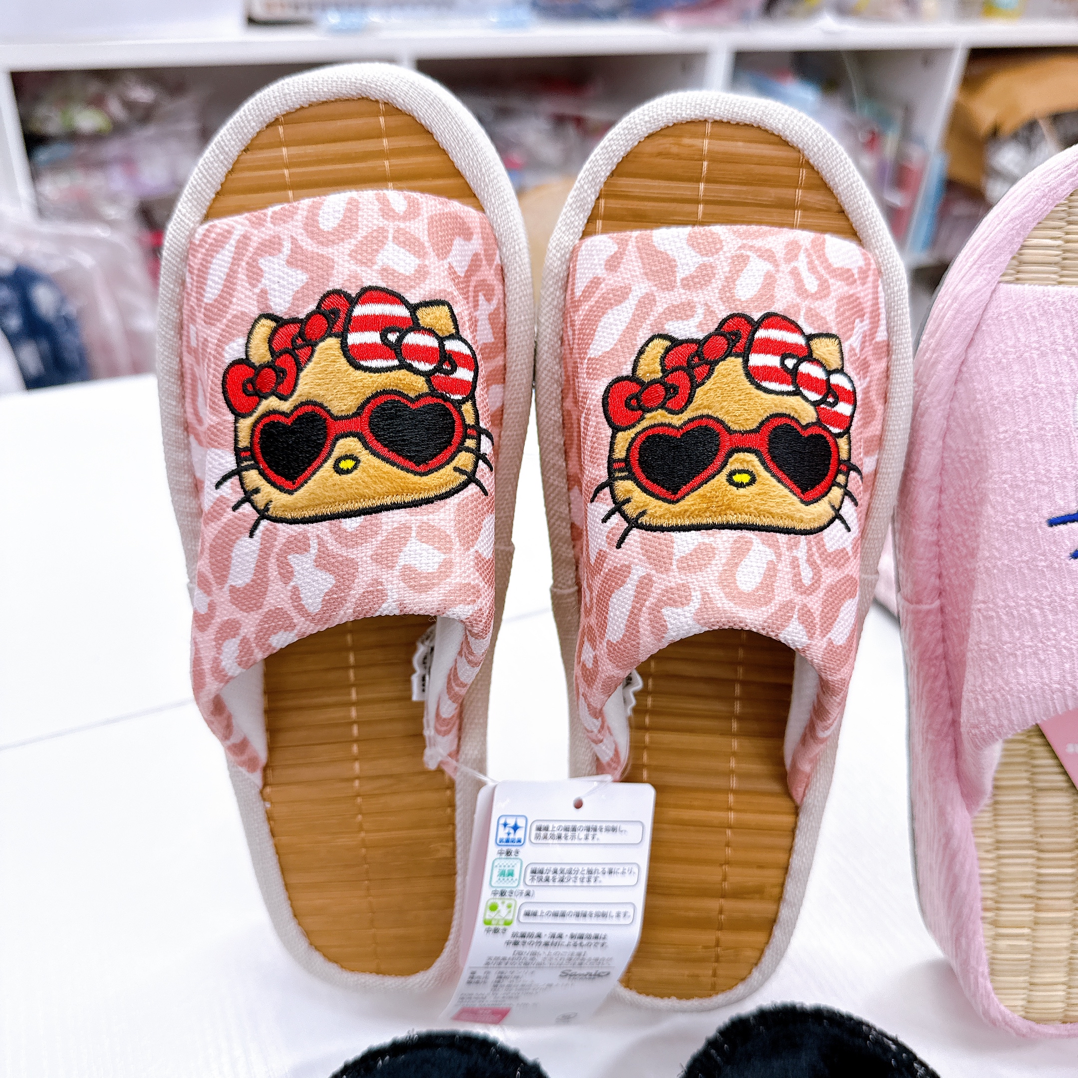 日本直送日本限定多款Hello Kitty竹蓆拖鞋23至25 cm