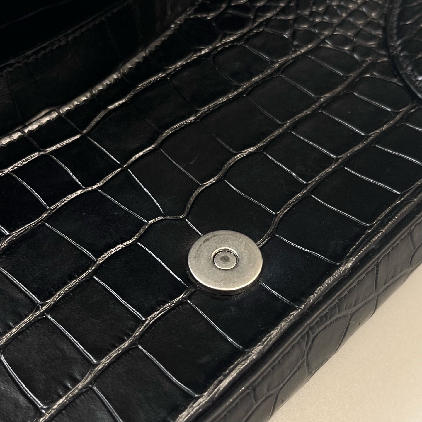 【預訂貨品】巴黎世家黑銀鰐魚壓紋腋下包