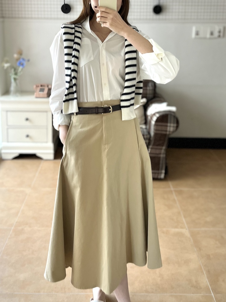 The Signature Flare Skirt (Beige)