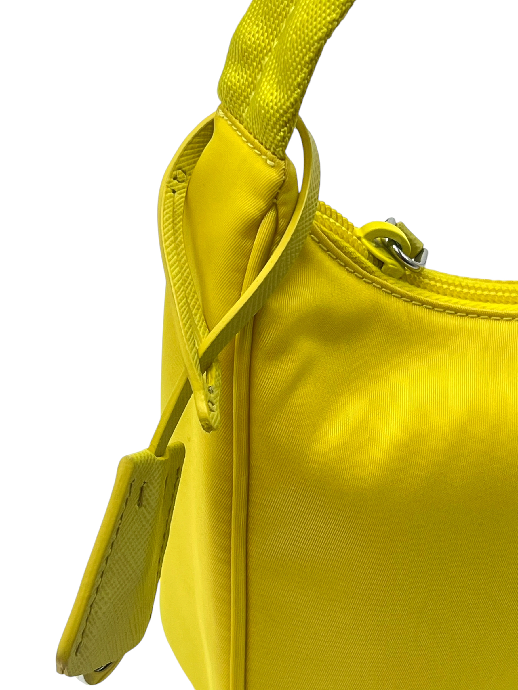 Pre-Owned PRADA Re-Edition 2000 Tessuto / Product Code: 26051914