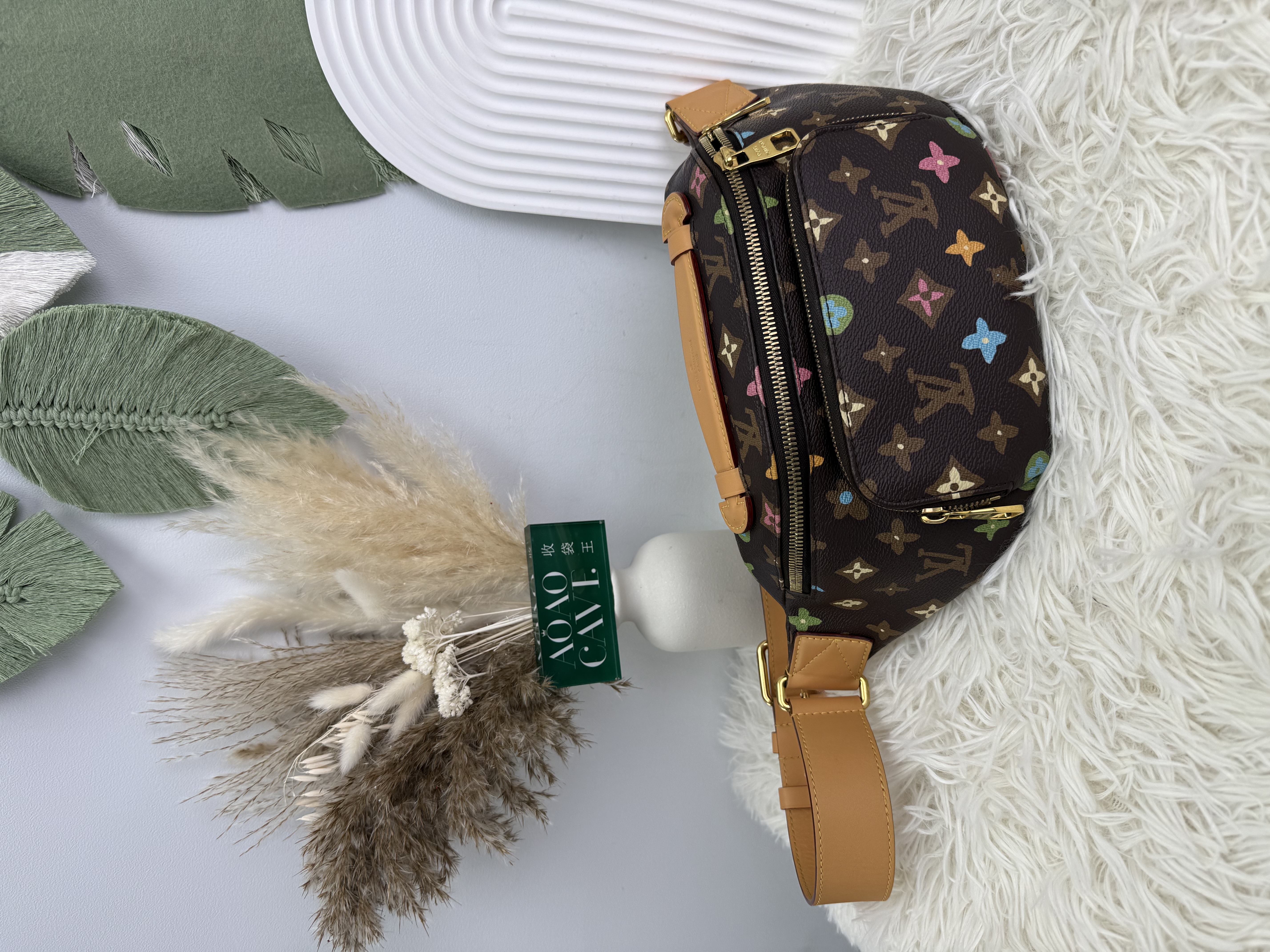Lv❣️ PRE OWNED 🛍️ Tyler聯名款心口包 手繪彩色老花塗鴉🤎 