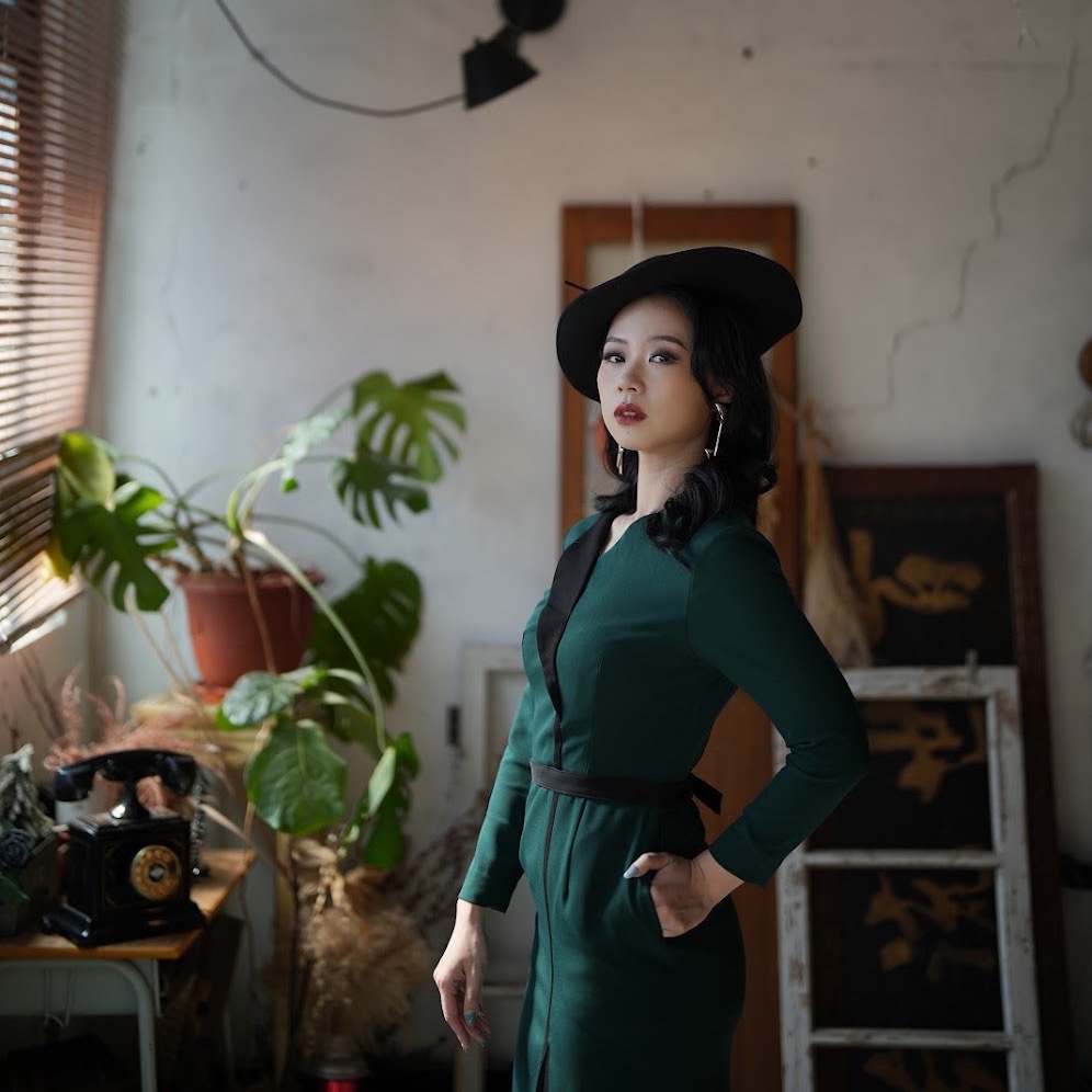  (Ready Made) 1950s Inspired Two-Tone Linear Highlight Wiggle Dress - Green x Black (FM201)