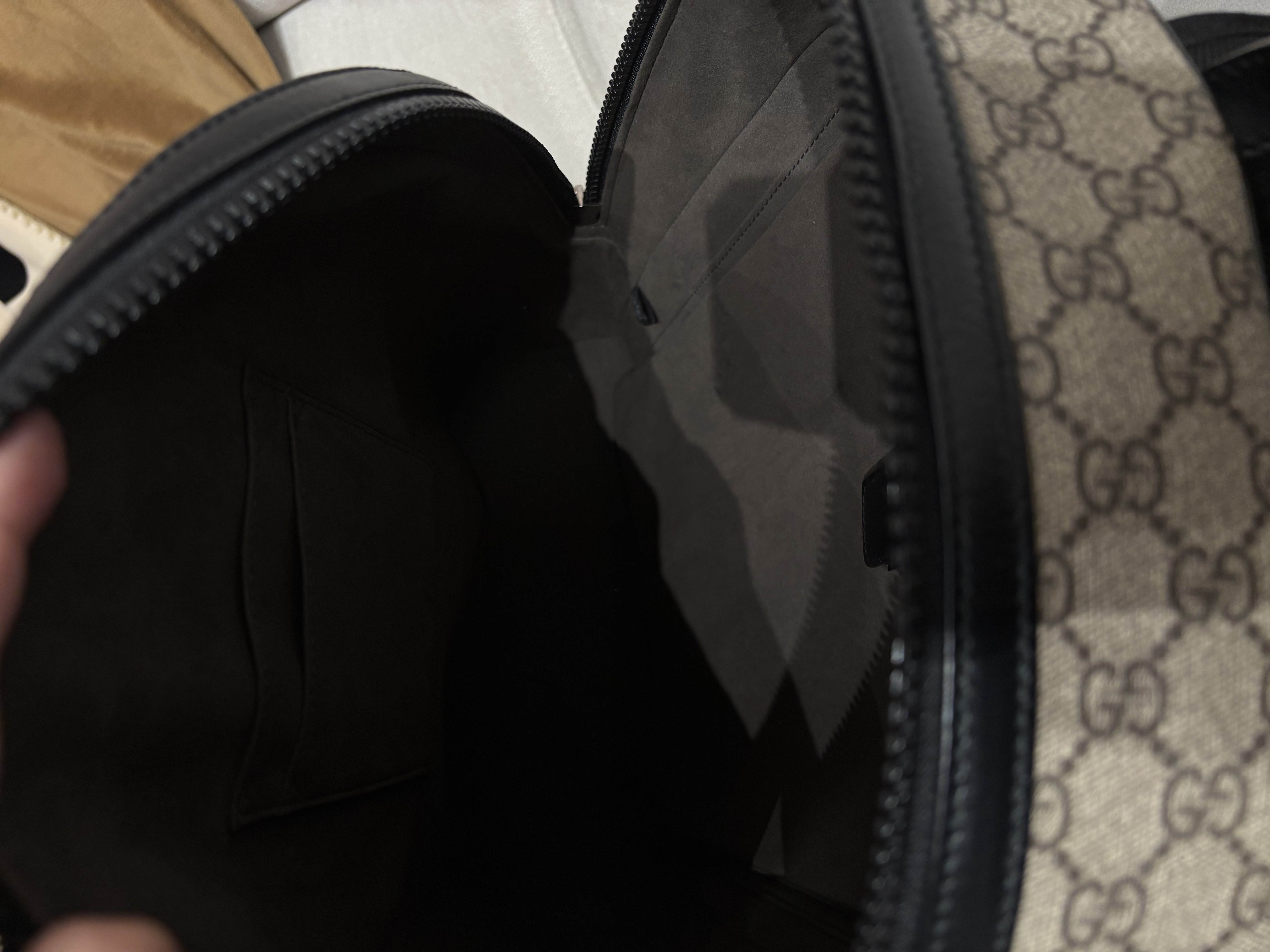  Gucci GG supreme Backpack 406370 100%Authentic ,98%new✅dust bag