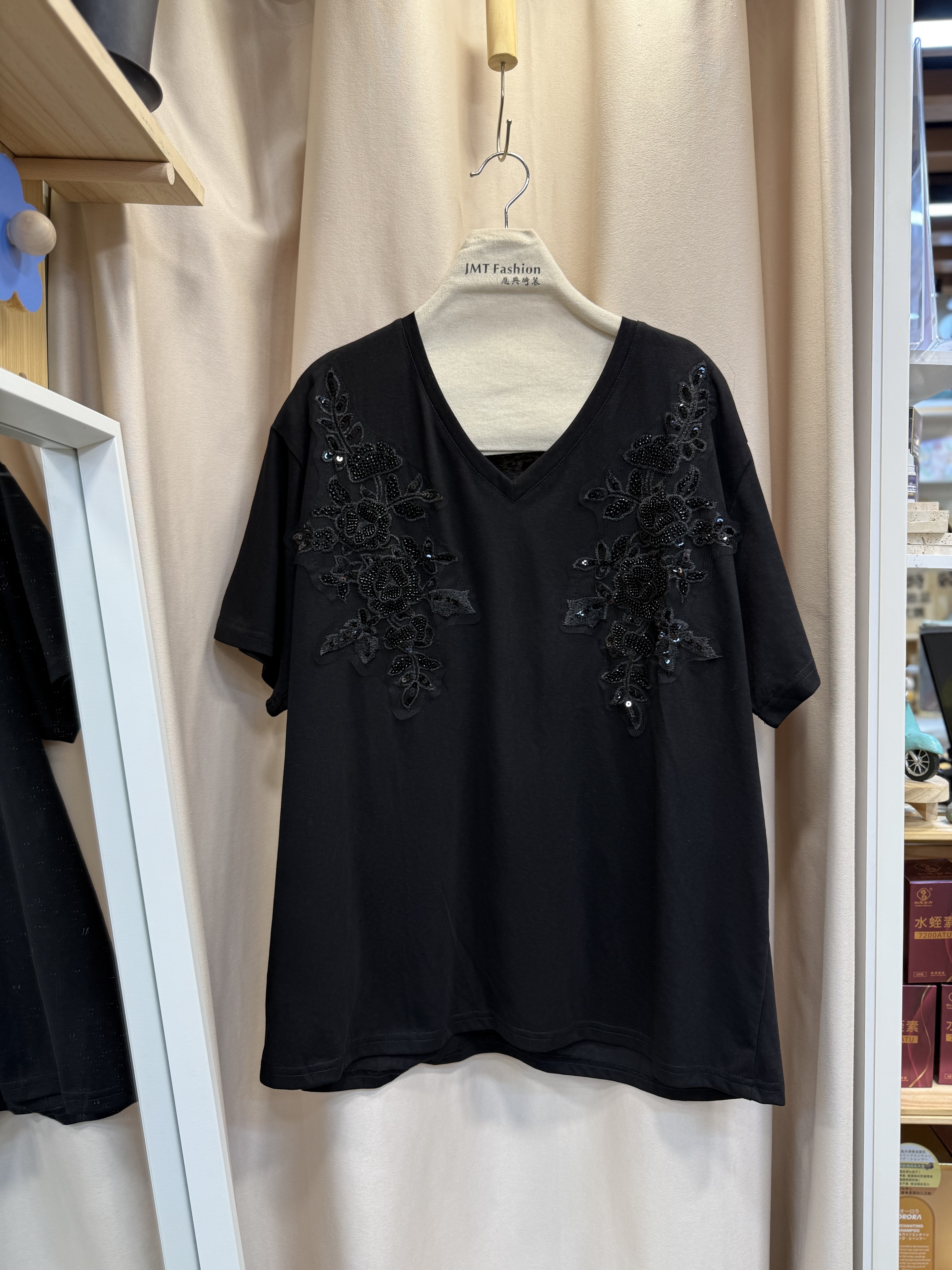 V 領珠片Tee  M930 845123259