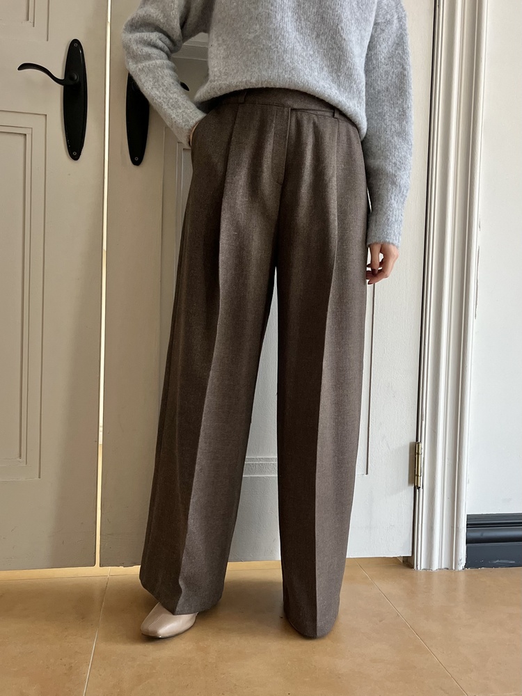 Warm-Tone Buckle Drape Slacks (Brown)