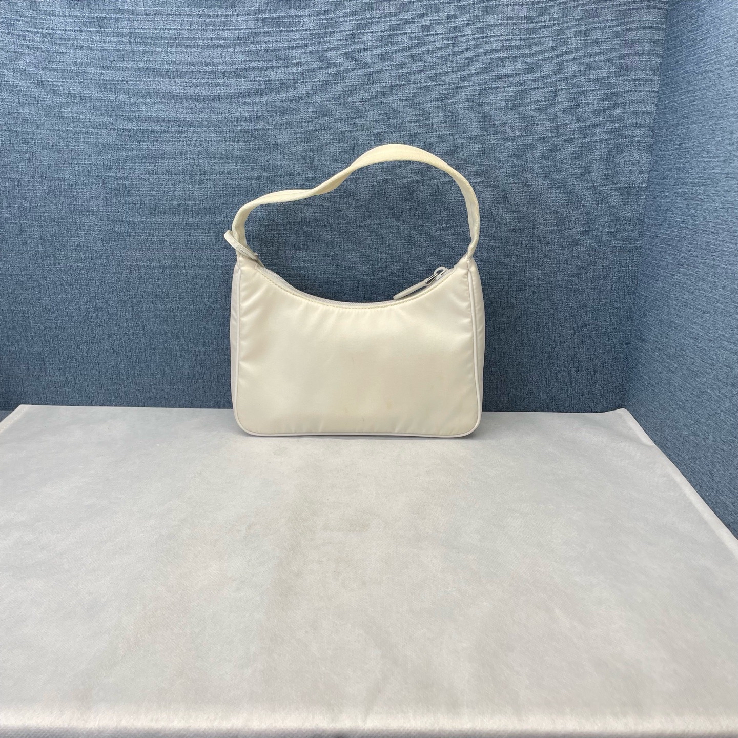 【預訂貨品】Prada 米白色 Hobo