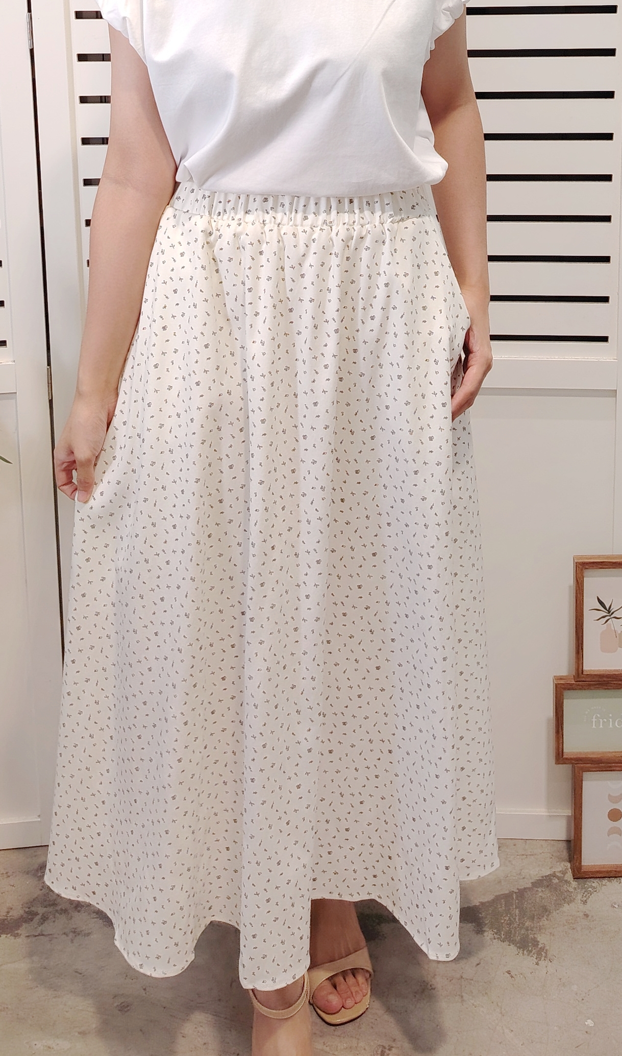 2537 Fully Elastic Waist Circle Mid Skirt