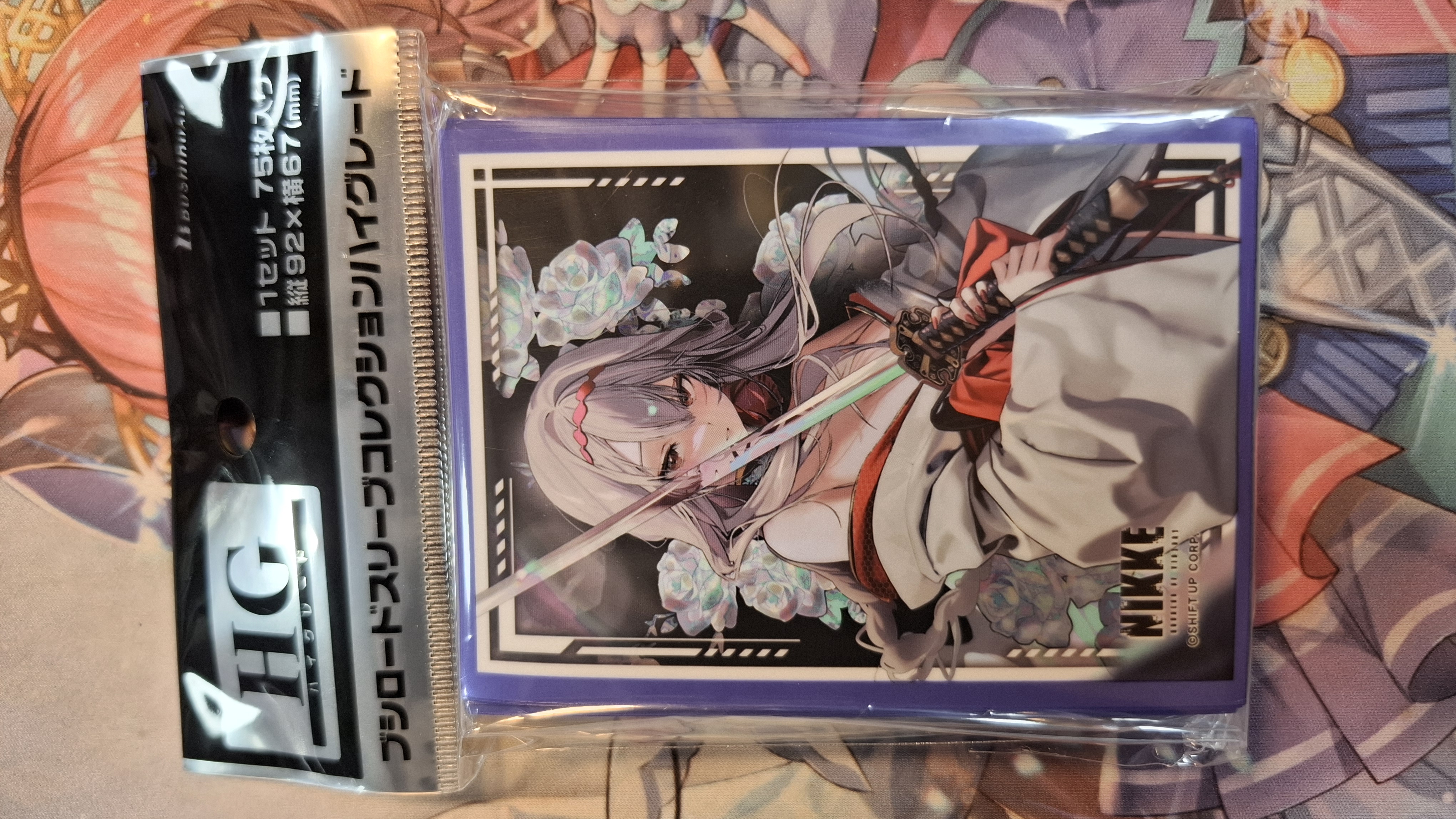 """勝利の女神：NIKKE"""	Bushiroad HG卡套 Vol.5234 「紅蓮：ブラックシャドウ - ロンギングフラワー」ver.	