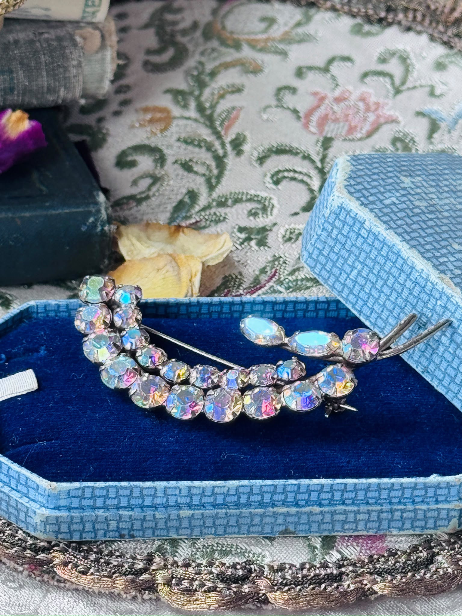 Vintage 1950s Feather Shape Aurora borealis Rhinestone Sparkling Brooch(MT2589-35)