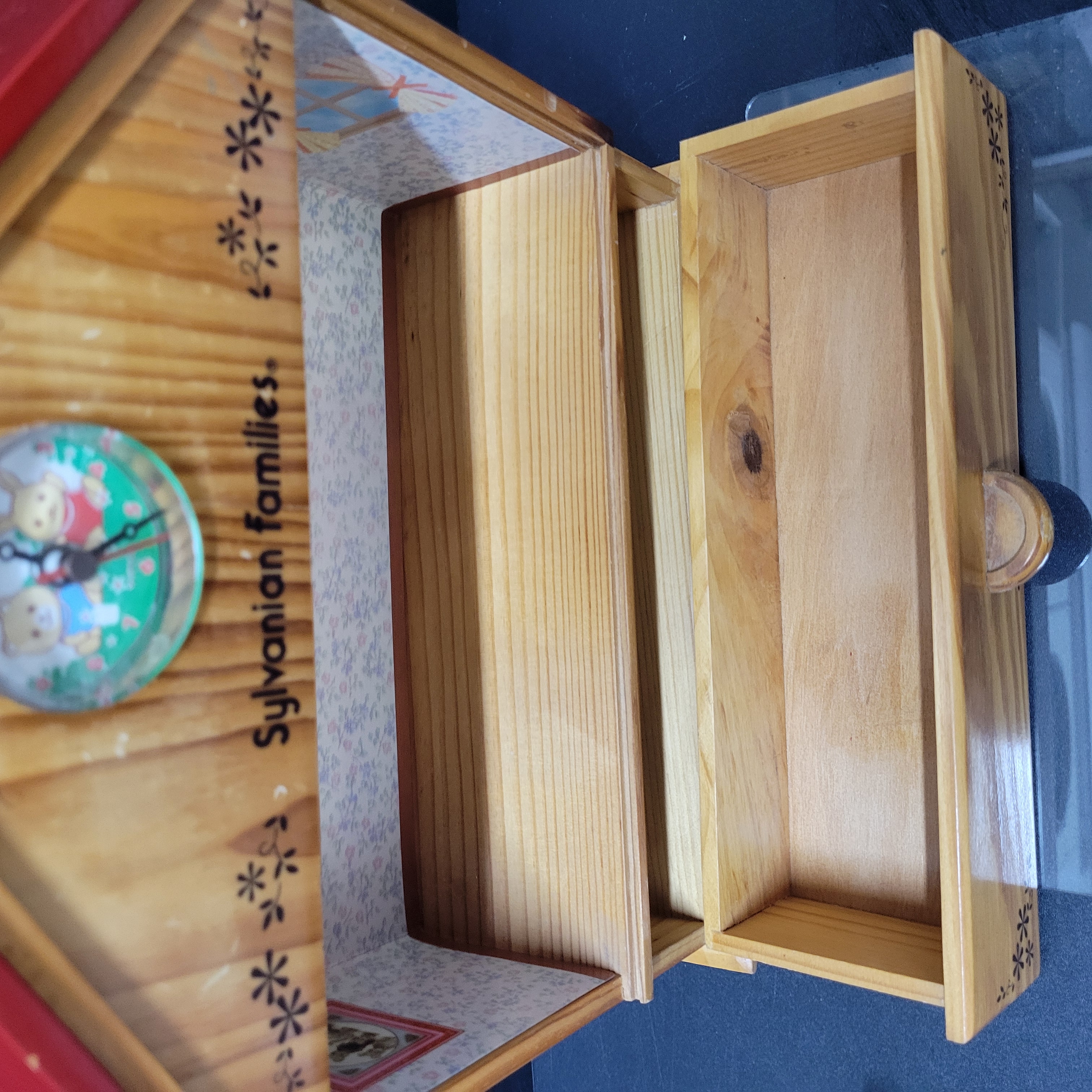 森林家族木制展示櫃