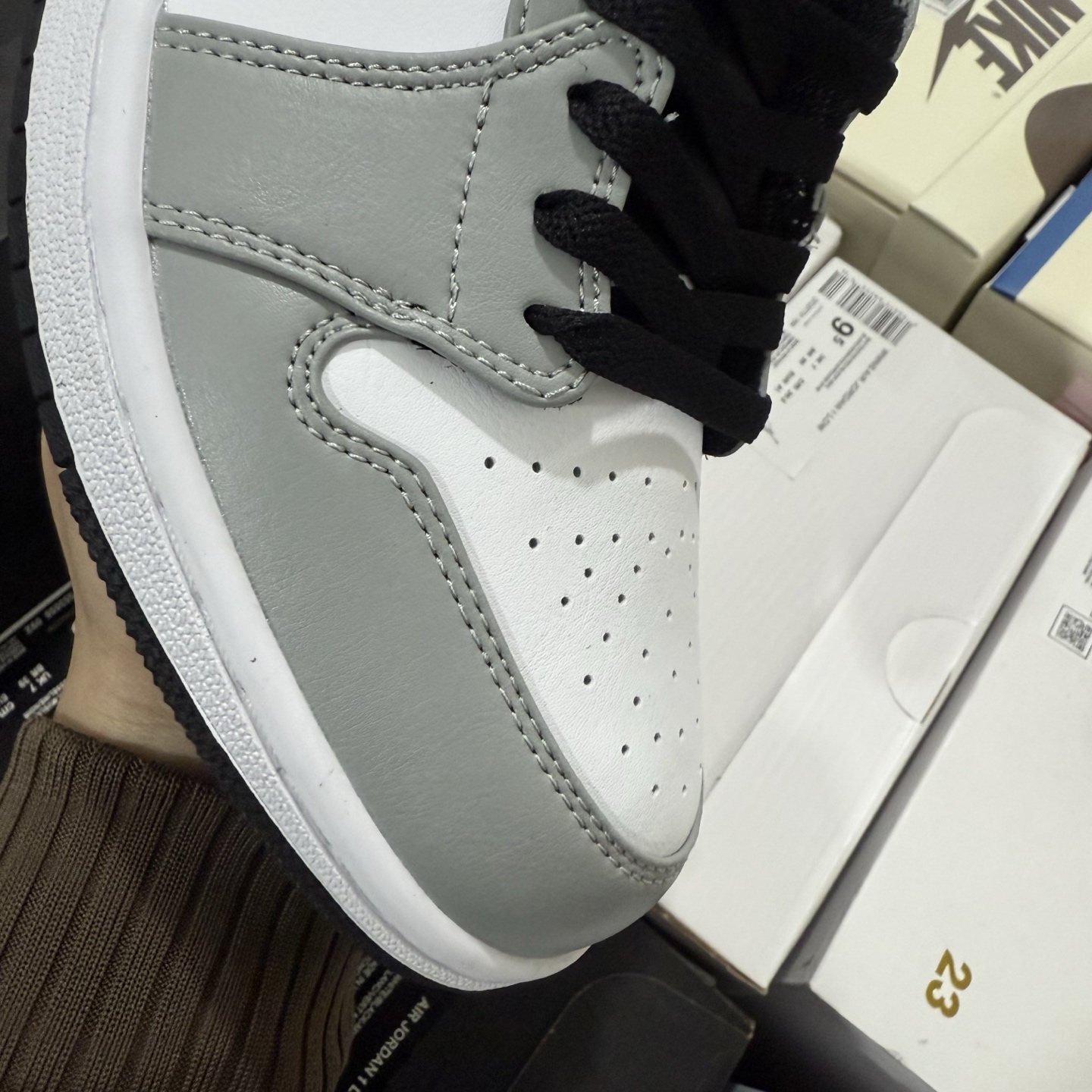 Nike Jordan Air Jordan 1 Low "Light Smoke Grey" 553558-030 