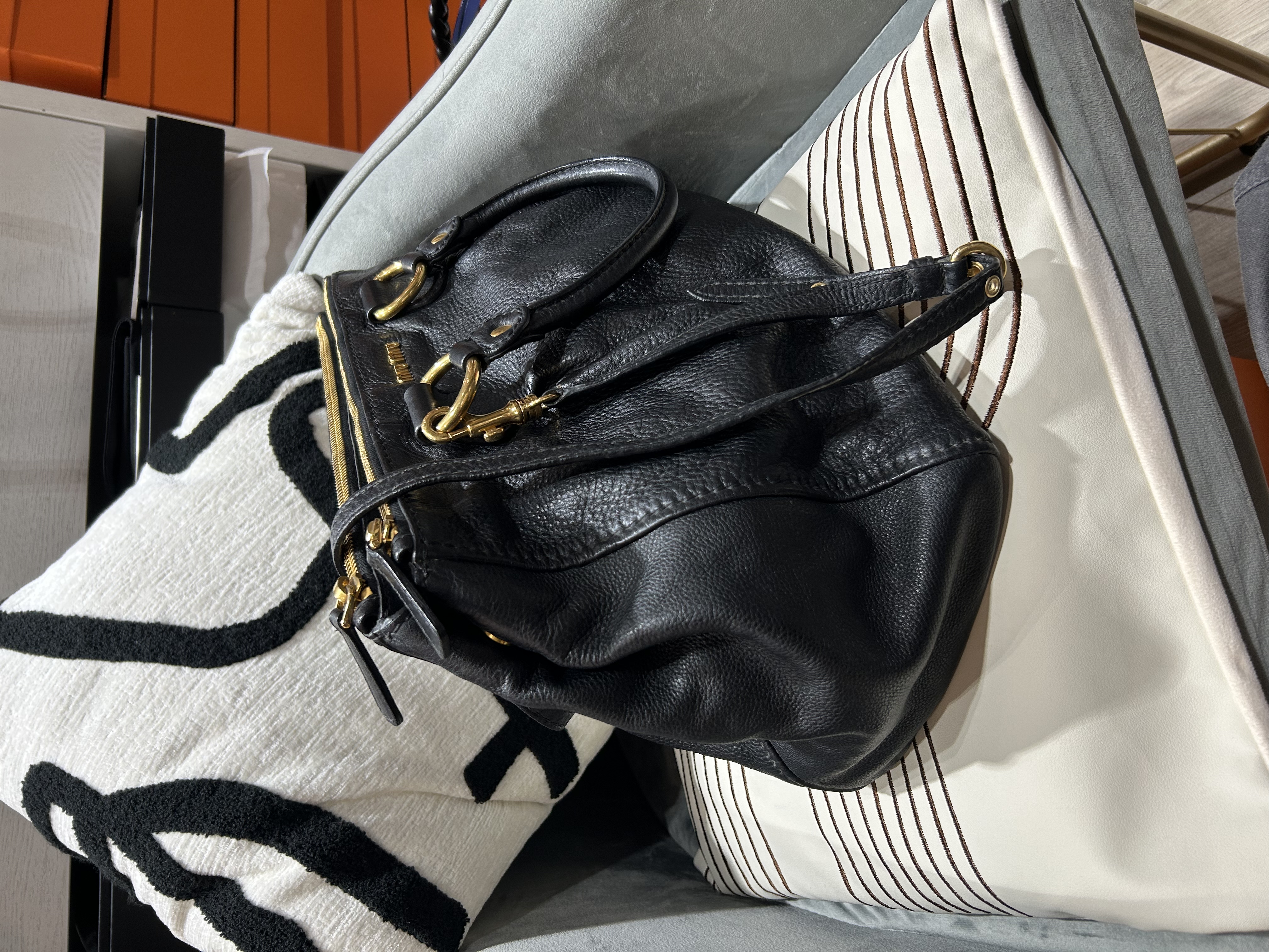 Miu Miu 2Way Bag 黑金 Calfskin shoulder bag 100%Authentic,92%new ✅dust bag  